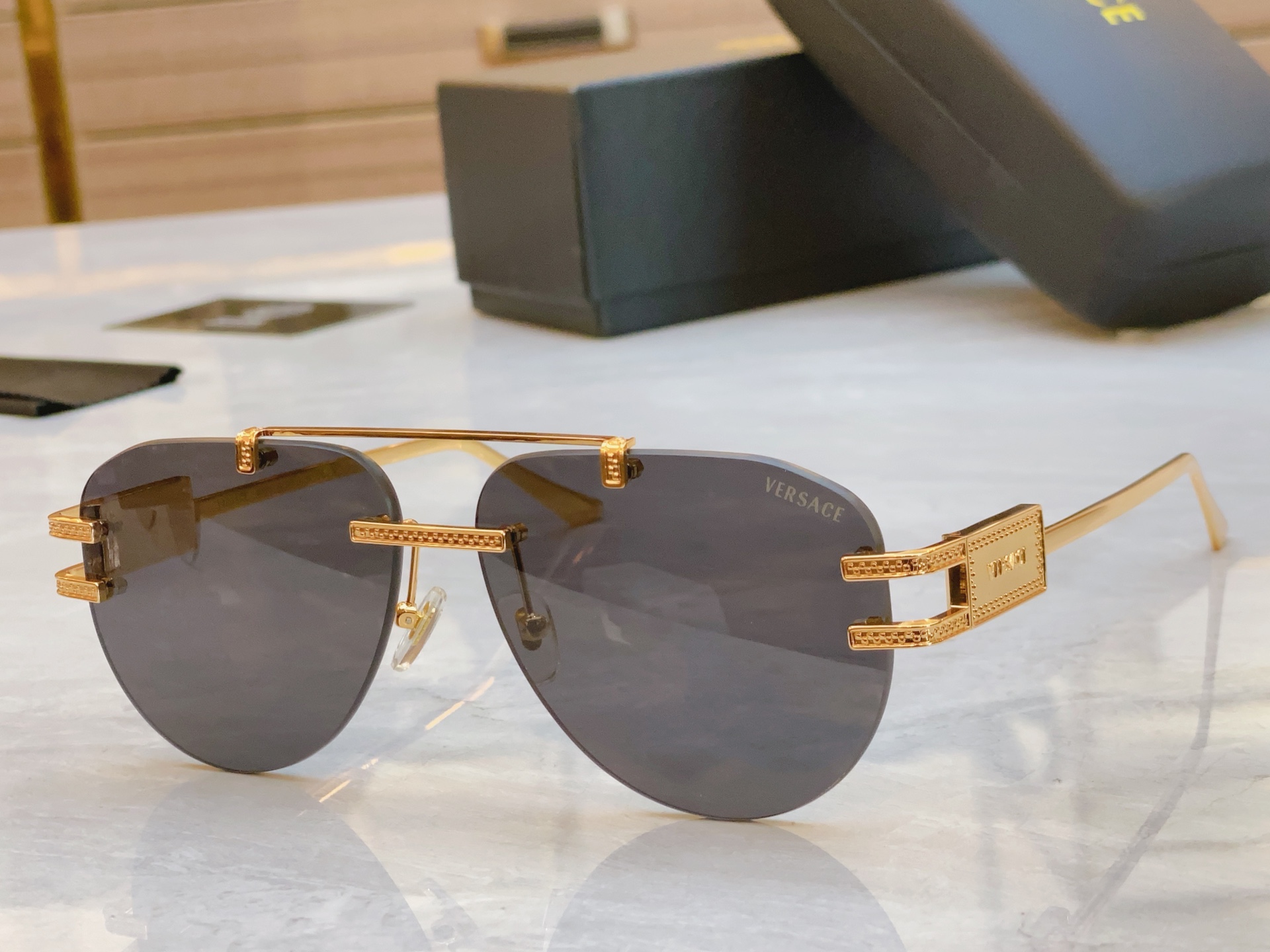 ，【VERSAC*】范思*哲新款太阳镜，MODEL：VE 6798，SIZE：60口13-142