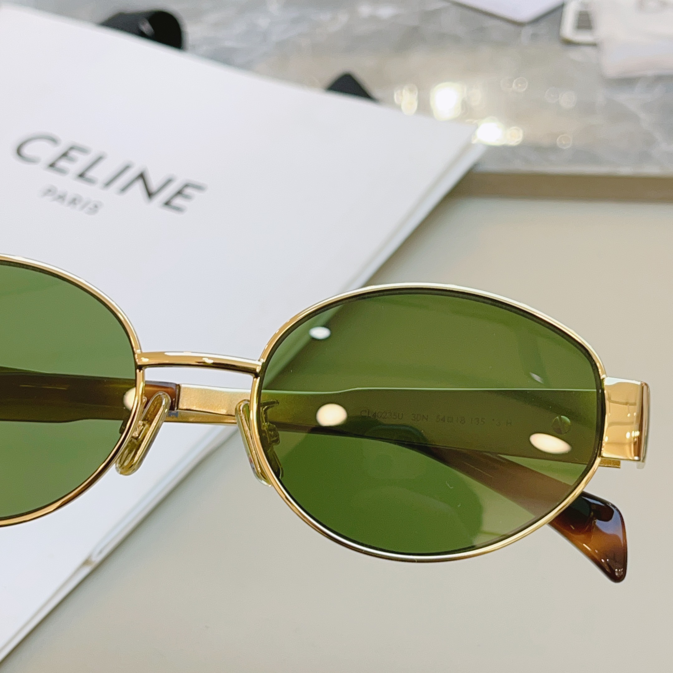 ，【CELIN*】赛琳高版本太阳镜到货，市面最高版本，玻璃镜片，MODELCL40235U，SIZE54