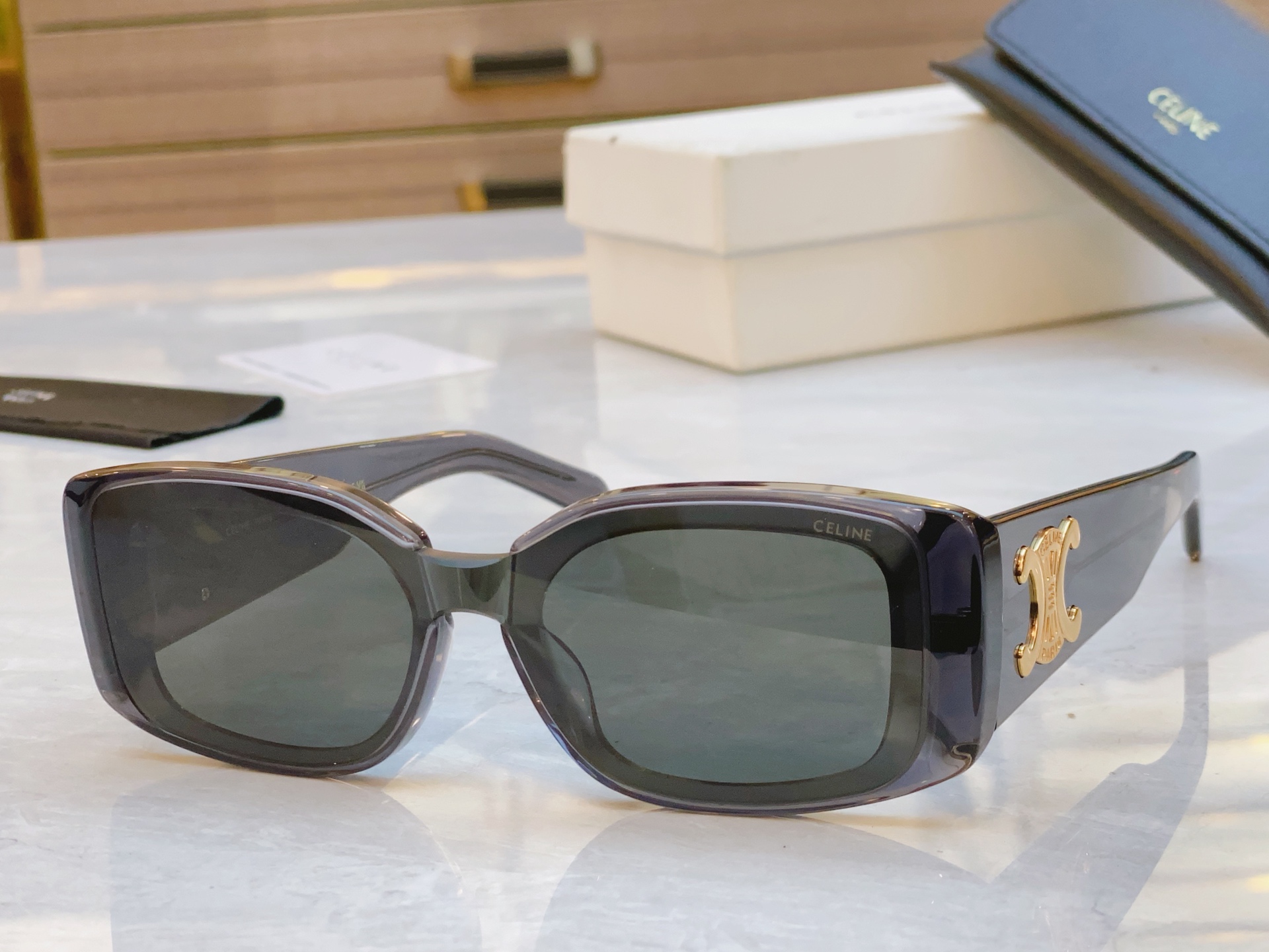 ，【CELIN*】赛*琳新款太阳镜， MODELCL42129U ，SIZE 52口20-145