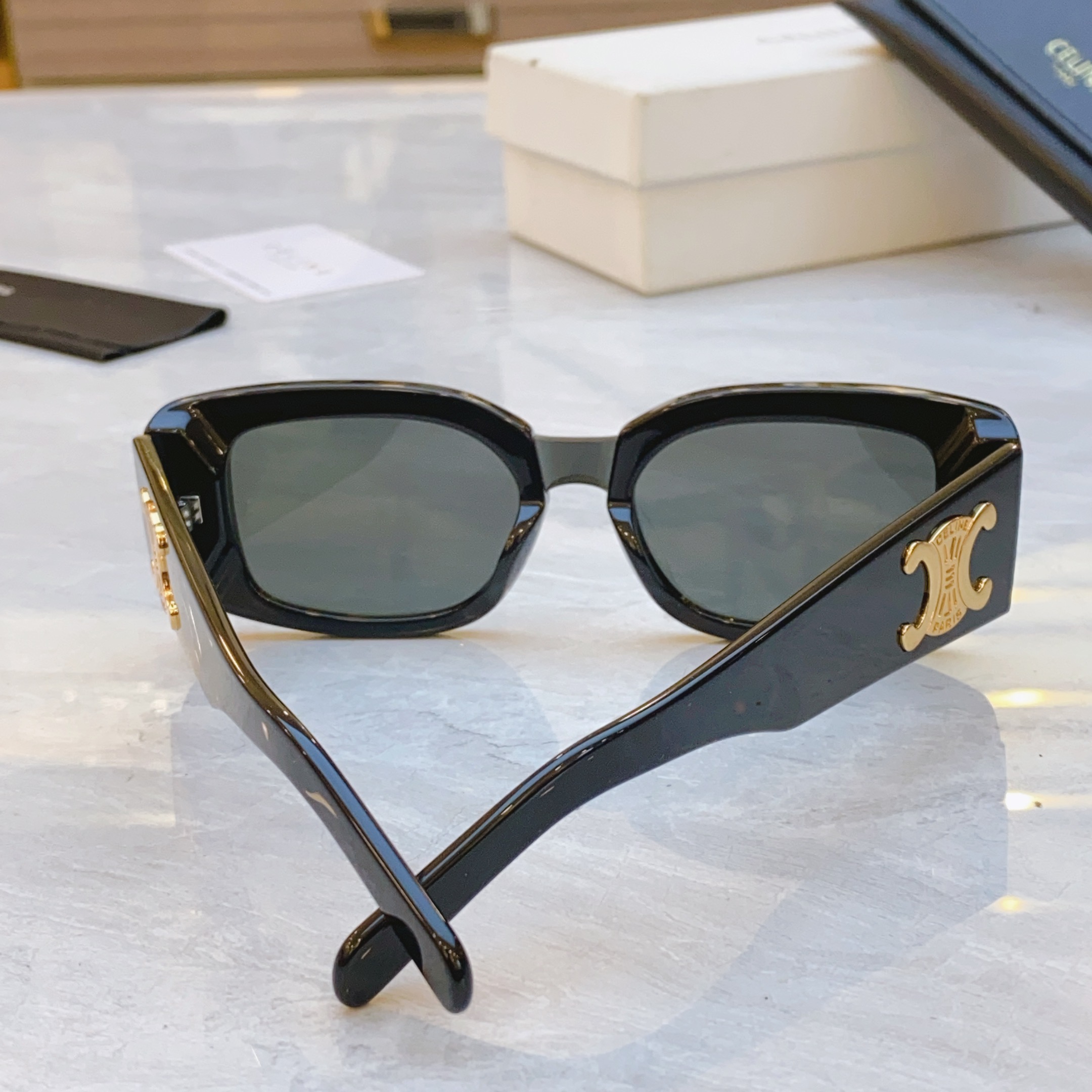 ，【CELIN*】赛*琳新款太阳镜， MODELCL42129U ，SIZE 52口20-145