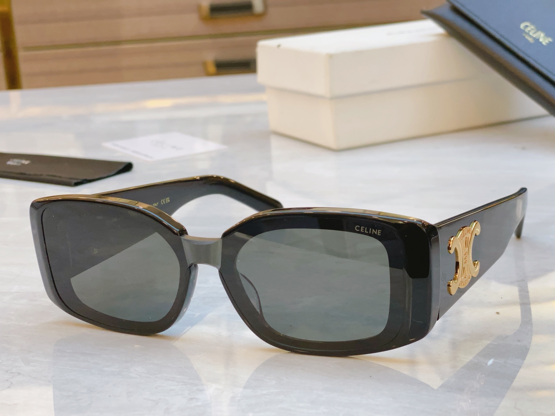 ，【CELIN*】赛*琳新款太阳镜， MODELCL42129U ，SIZE 52口20-145