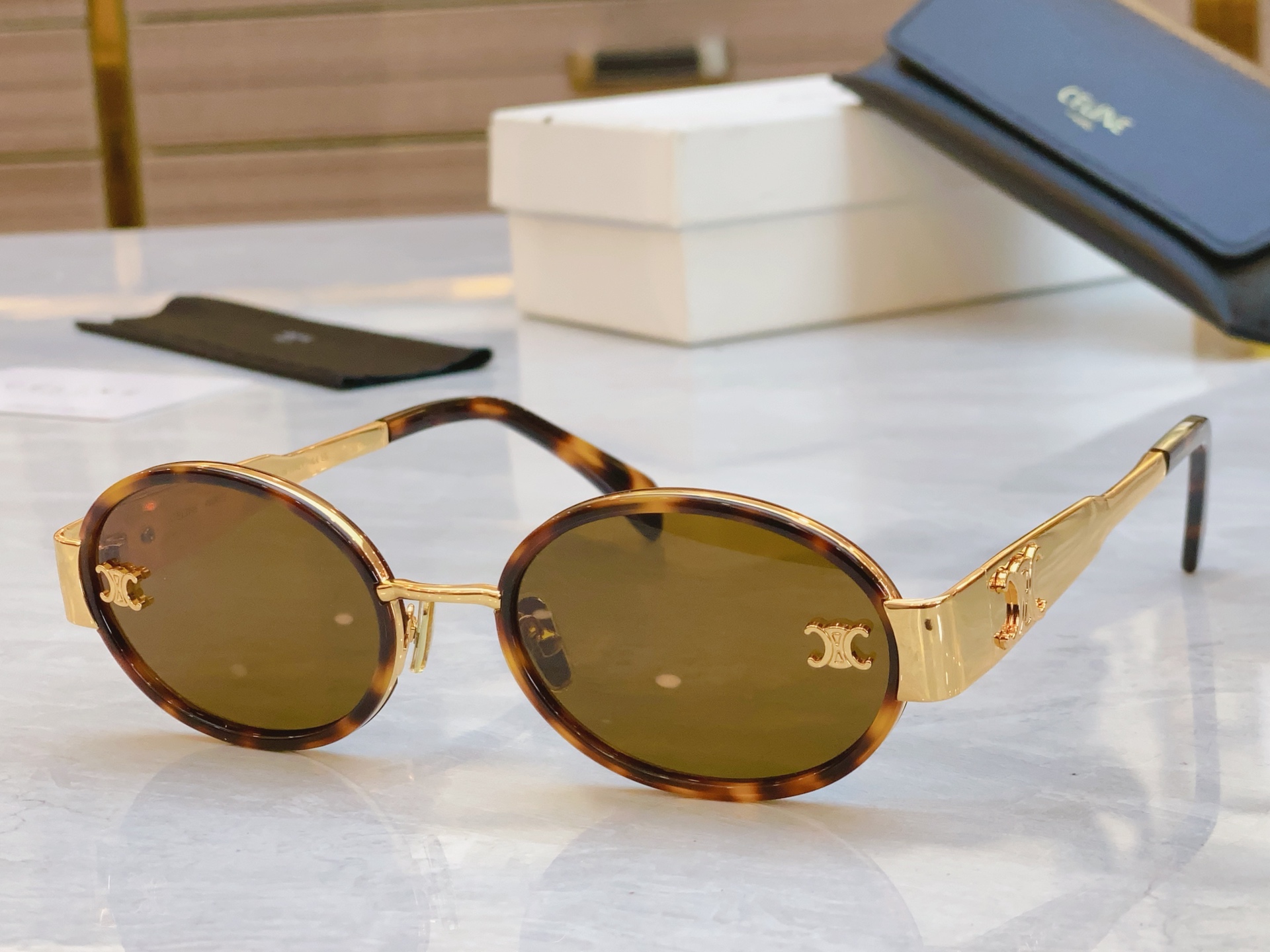 ，【CELIN*】赛*琳新款太阳镜， MODELCL1477LU ，SIZE 55口21-145