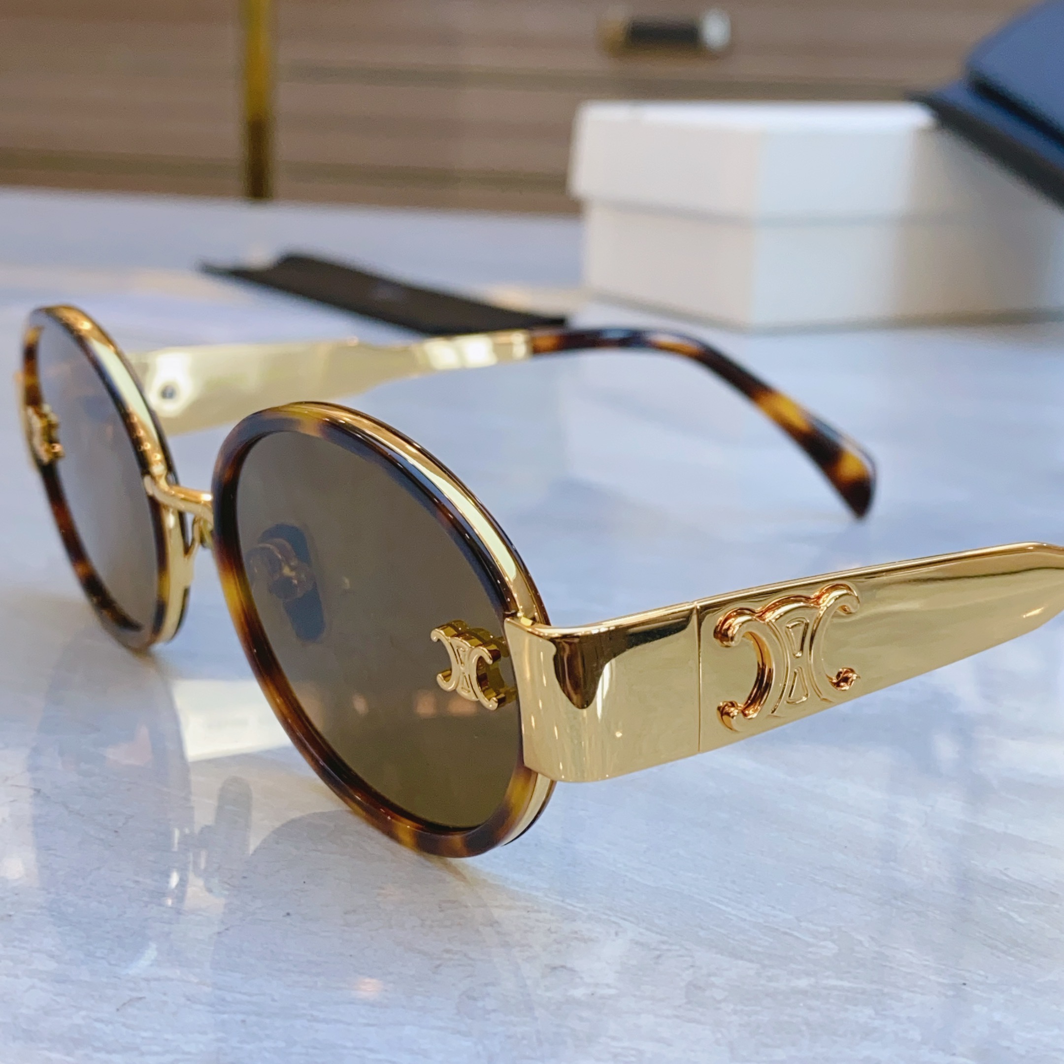 ，【CELIN*】赛*琳新款太阳镜， MODELCL1477LU ，SIZE 55口21-145