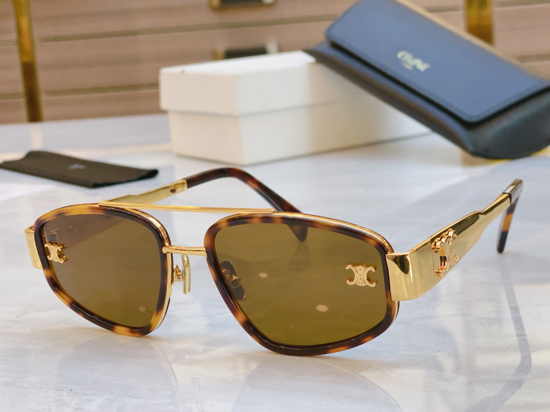 ，【CELIN*】赛*琳新款太阳镜， MODELCL1479LU ，SIZE 56口19-145