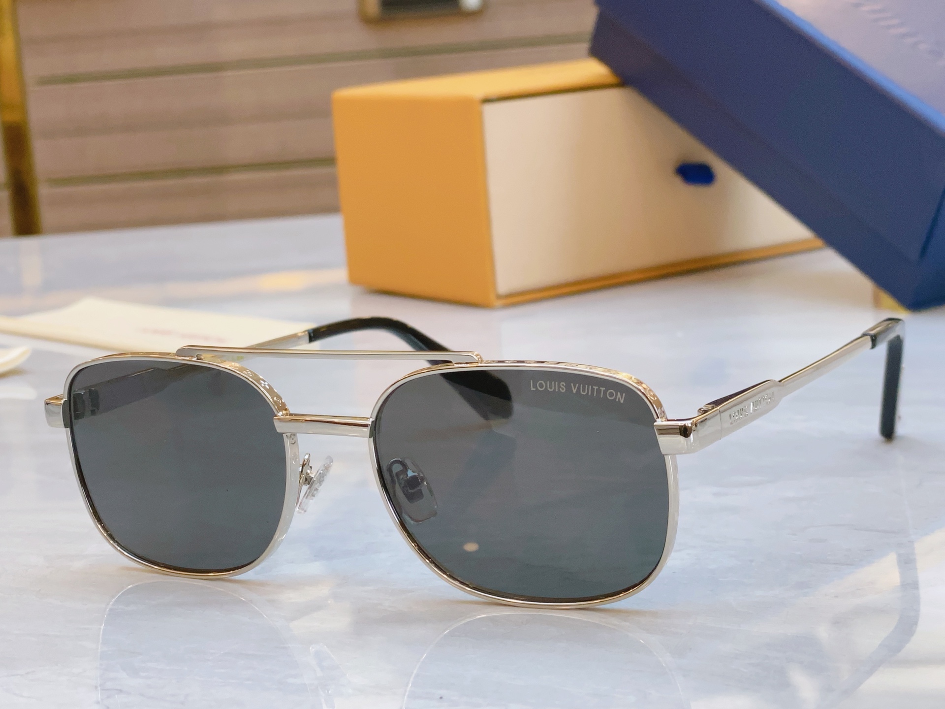 ，【LOUIS VUITTO*】路易*威登新款太阳镜，MODEL：Z2207U，SIZE：56口18-1