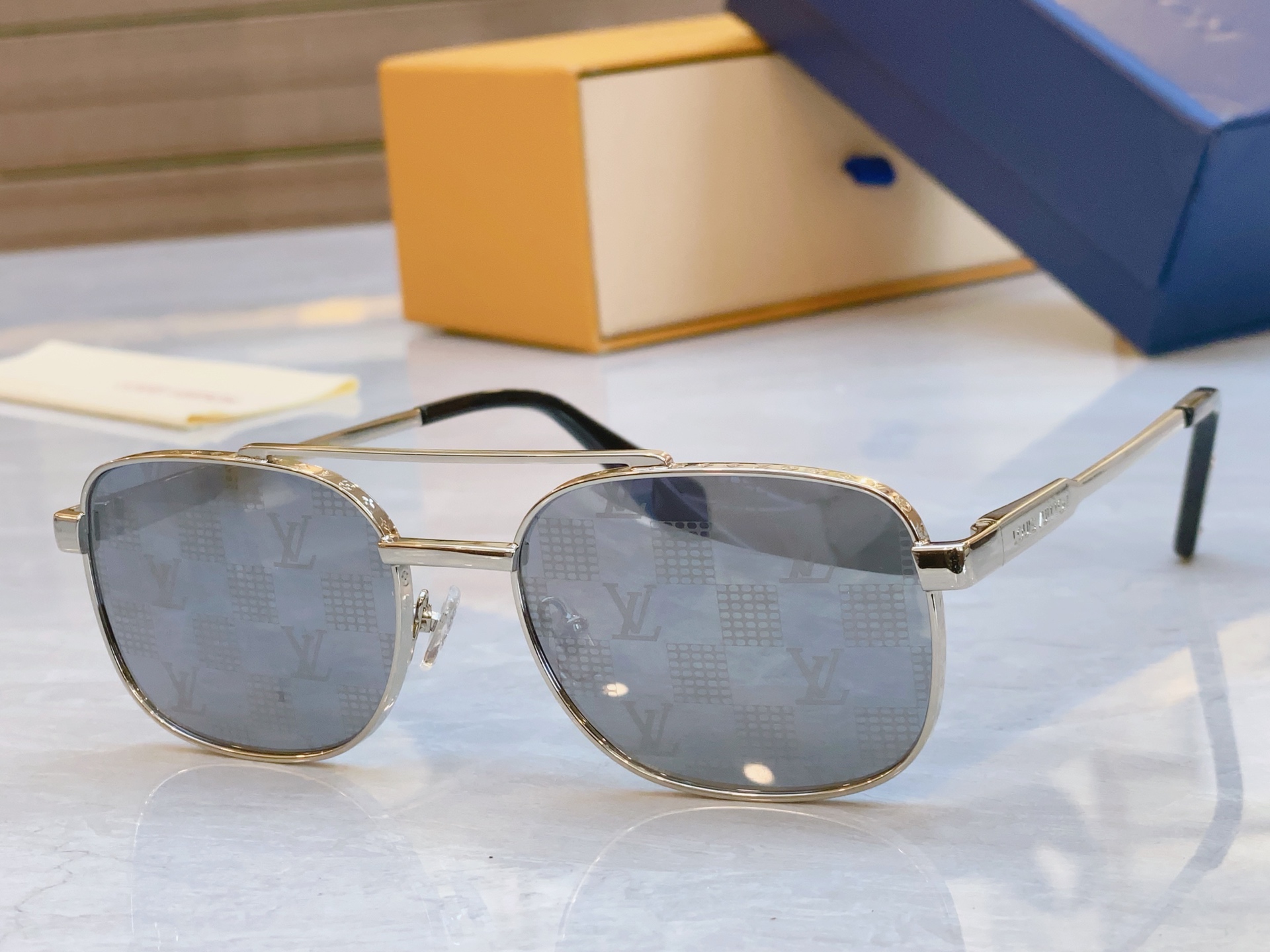 ，【LOUIS VUITTO*】路易*威登新款太阳镜，MODEL：Z2207U，SIZE：56口18-1