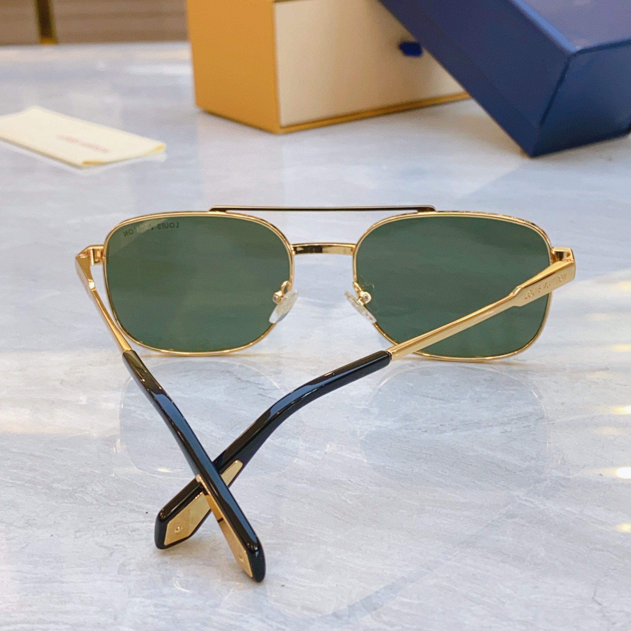 ，【LOUIS VUITTO*】路易*威登新款太阳镜，MODEL：Z2207U，SIZE：56口18-1