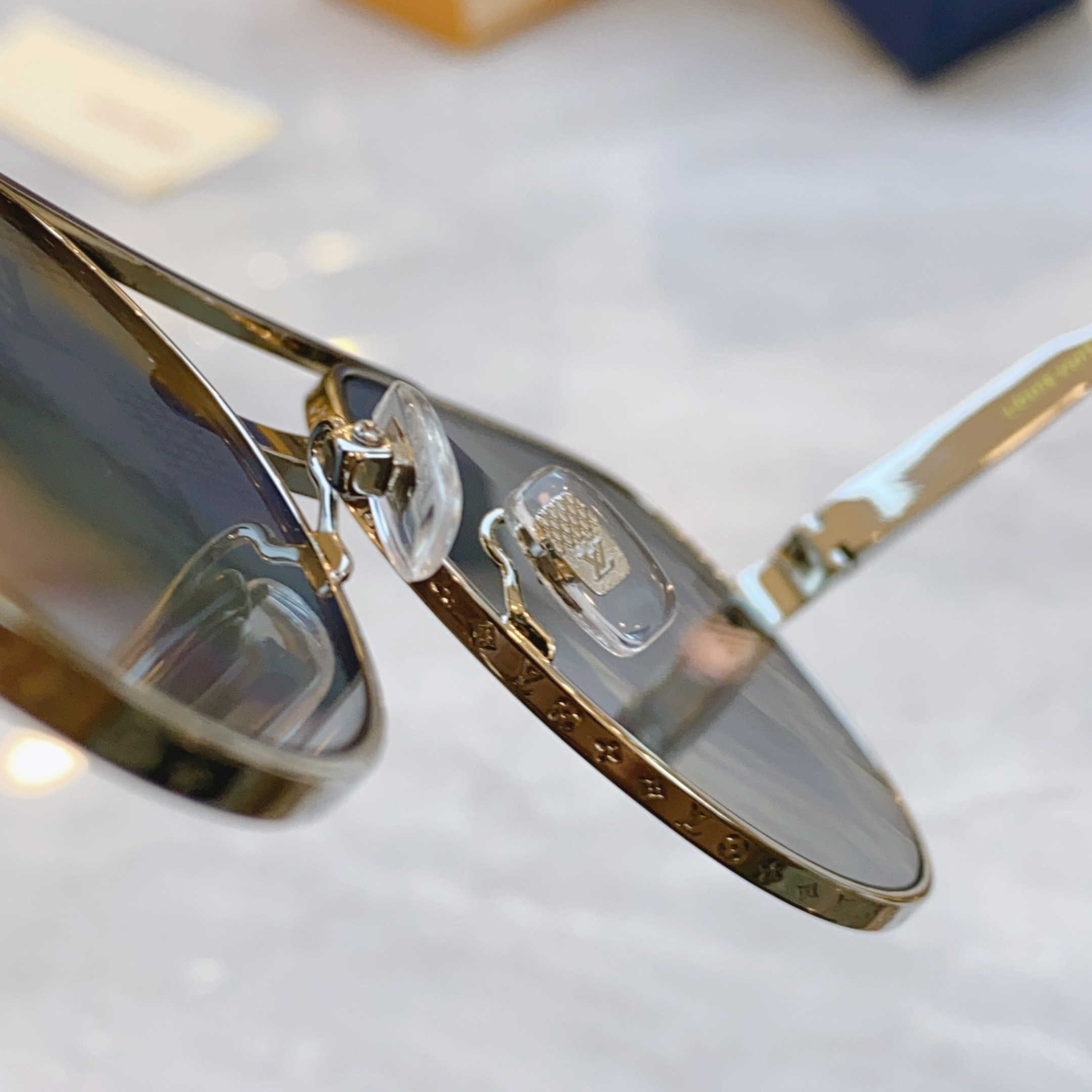 ，【LOUIS VUITTO*】路易*威登新款太阳镜，MODEL：Z2048U，SIZE：57口17-1