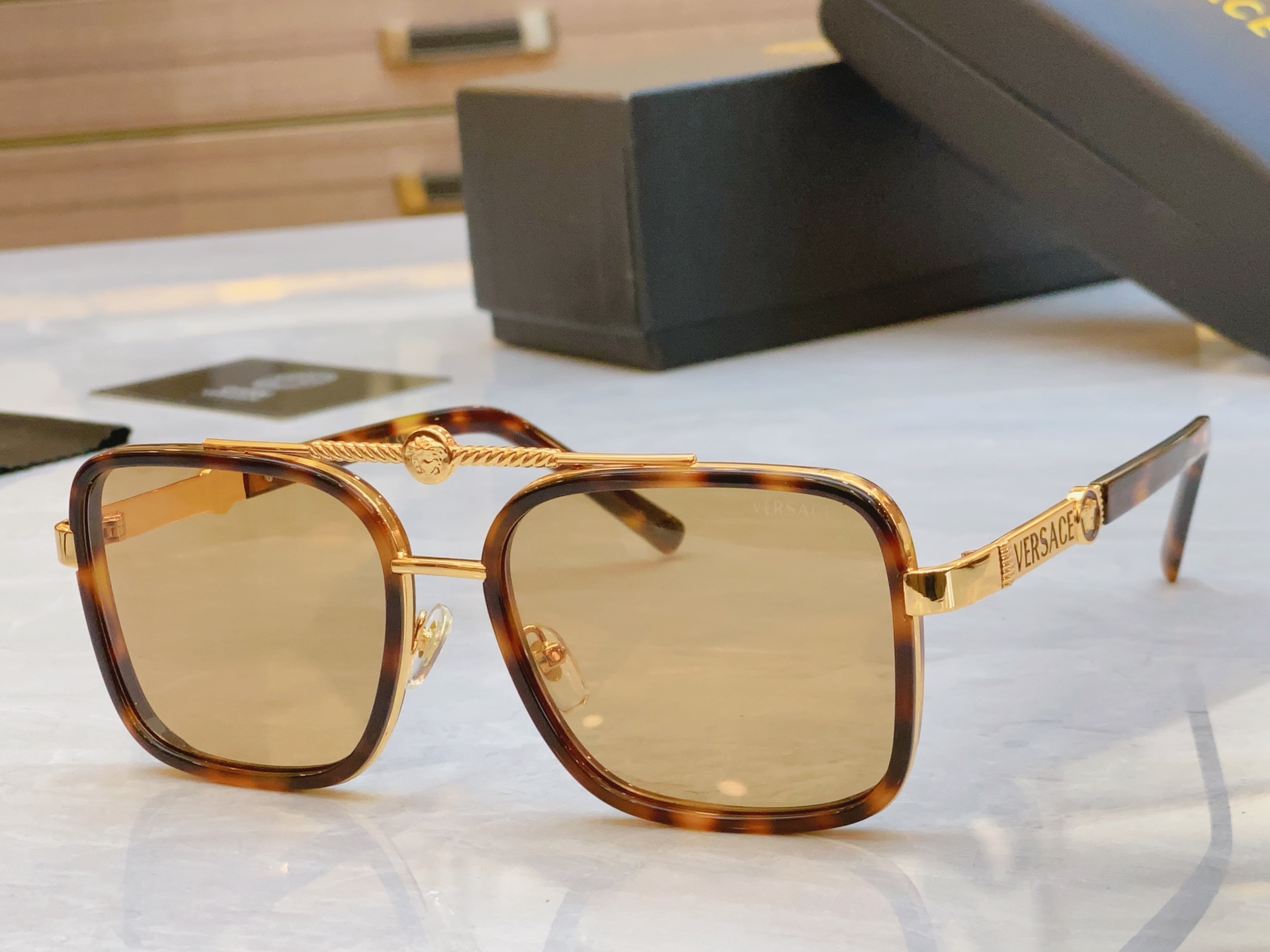 ，【VERSAC*】范思*哲新款太阳镜，MODEL：VE 5168，SIZE：57口18-142