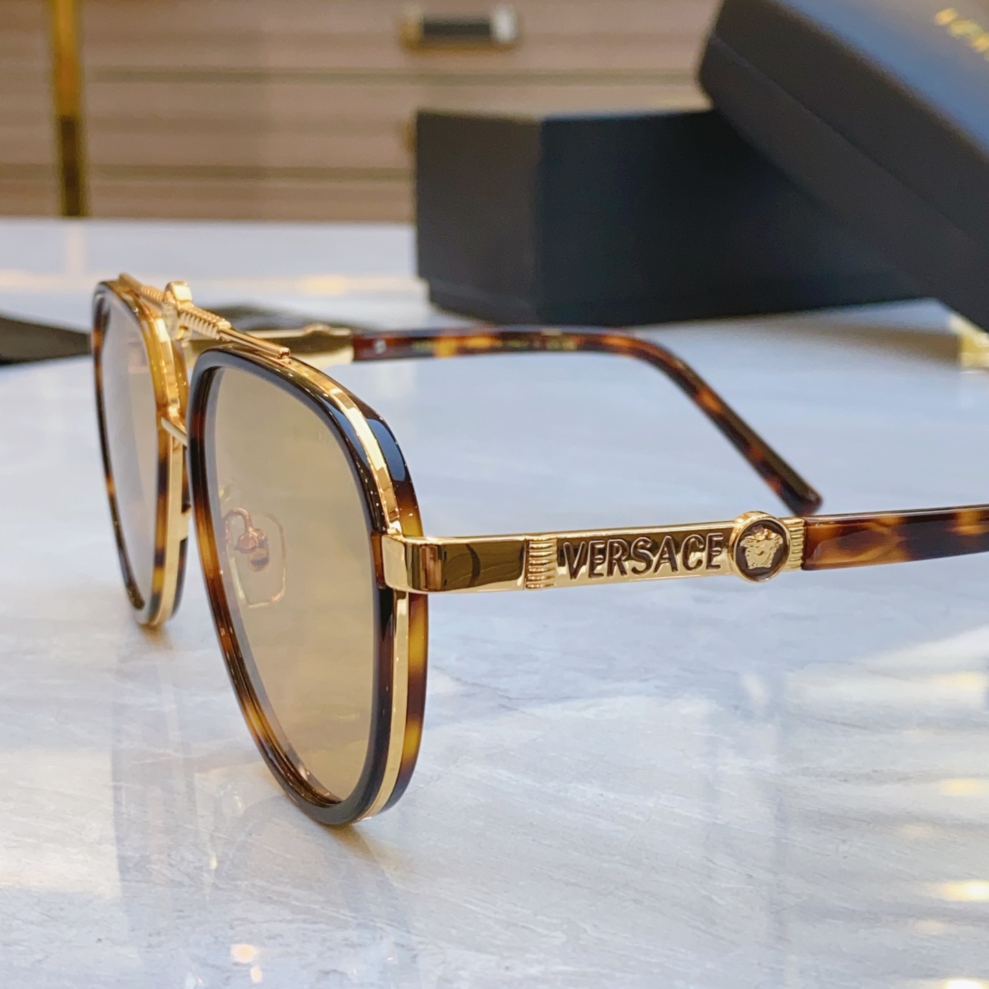 ，【VERSAC*】范思*哲新款太阳镜，MODEL：VE 6815，SIZE：58口17-142