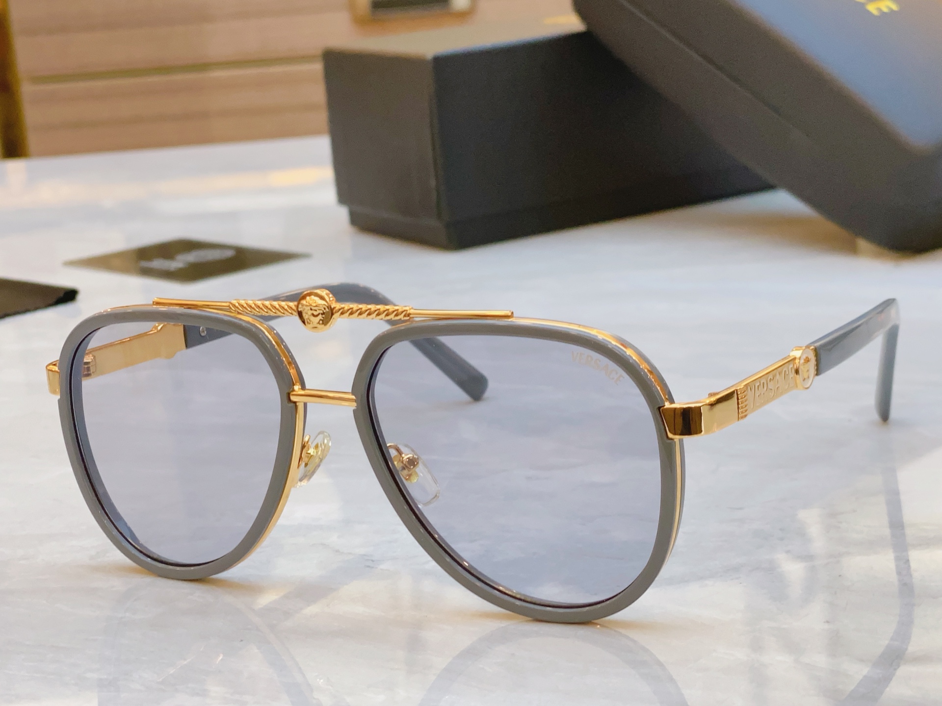 ，【VERSAC*】范思*哲新款太阳镜，MODEL：VE 6815，SIZE：58口17-142
