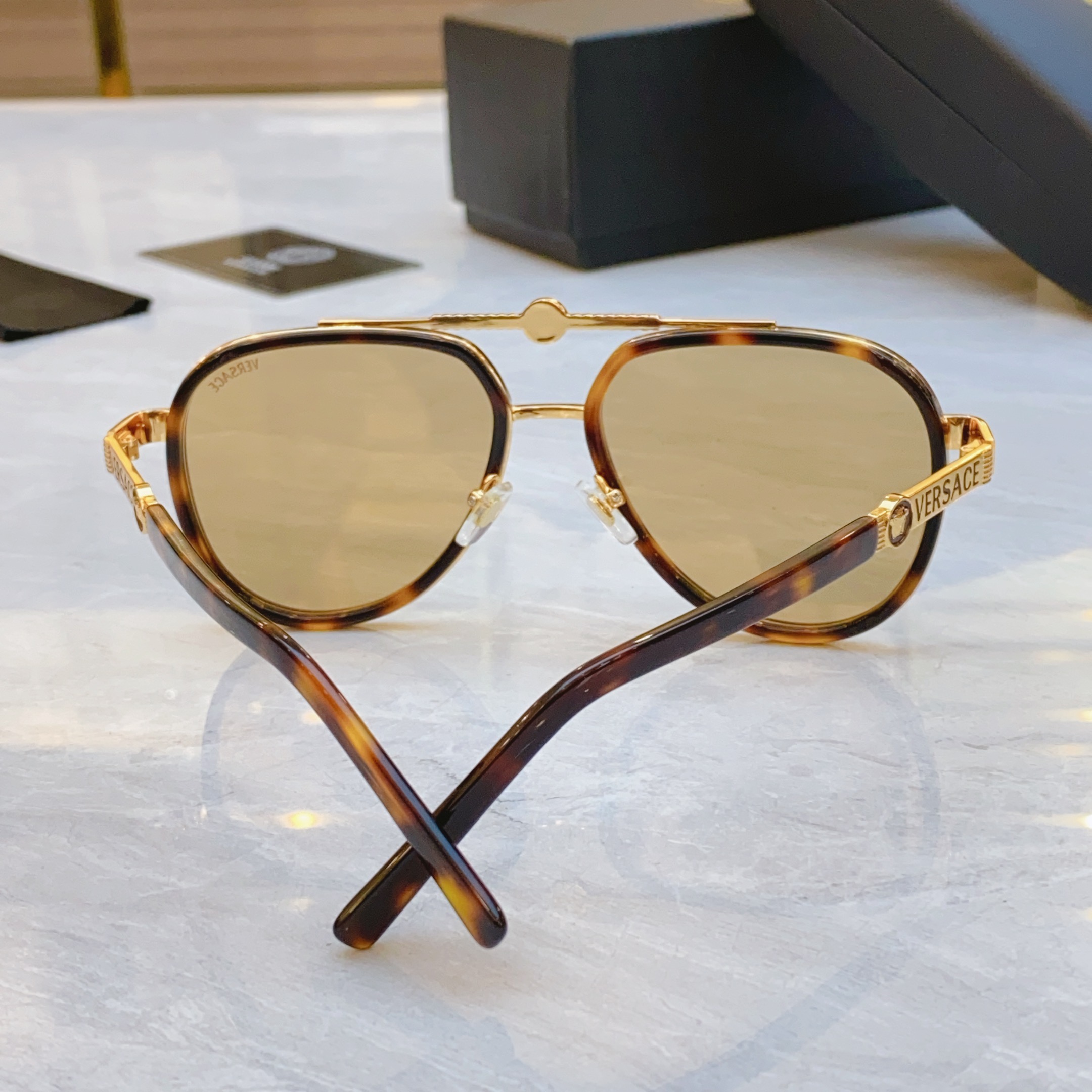 ，【VERSAC*】范思*哲新款太阳镜，MODEL：VE 6815，SIZE：58口17-142