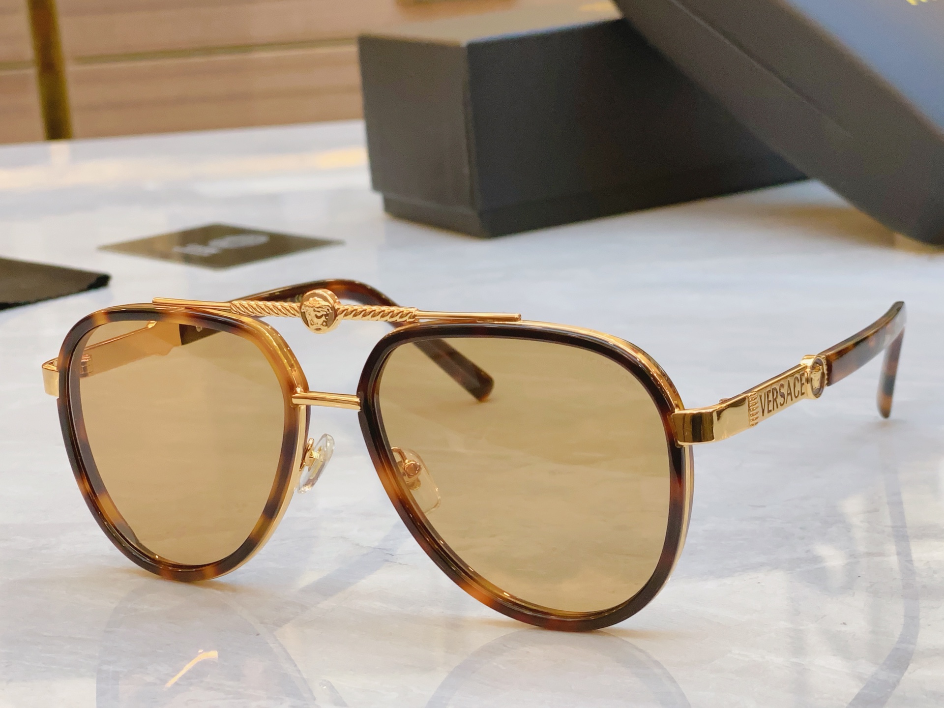 ，【VERSAC*】范思*哲新款太阳镜，MODEL：VE 6815，SIZE：58口17-142