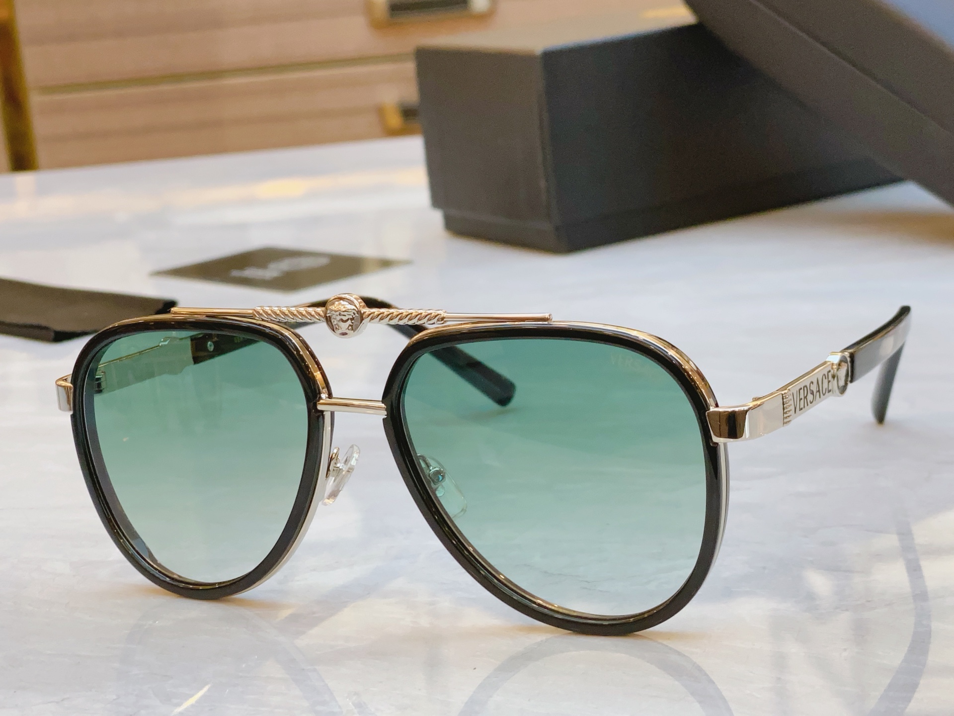 ，【VERSAC*】范思*哲新款太阳镜，MODEL：VE 6815，SIZE：58口17-142