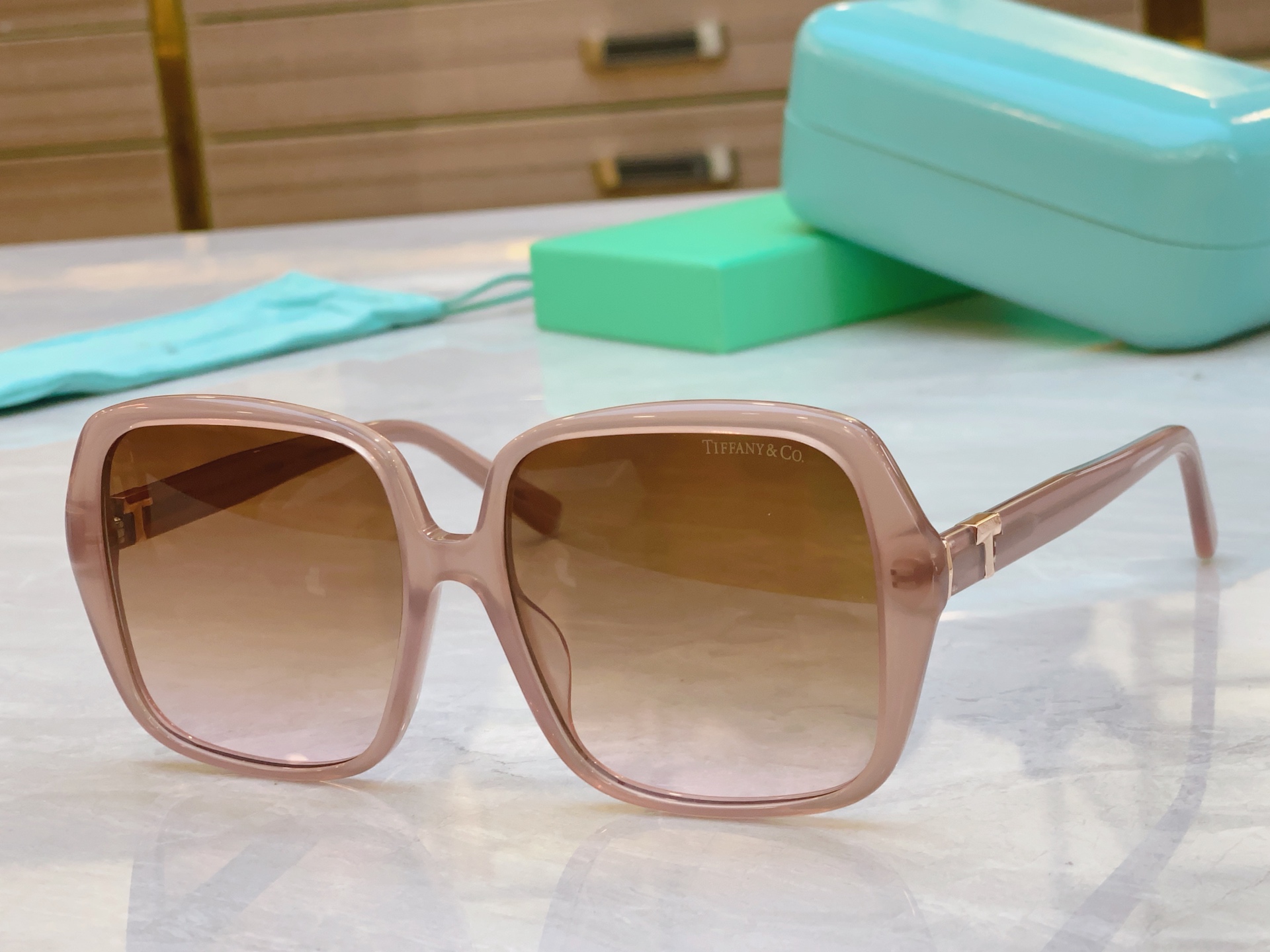 ，【Tiffany & Co.】蒂芙*尼新款太阳镜🕶️，Mod：TF4221D，Size：58口17-1