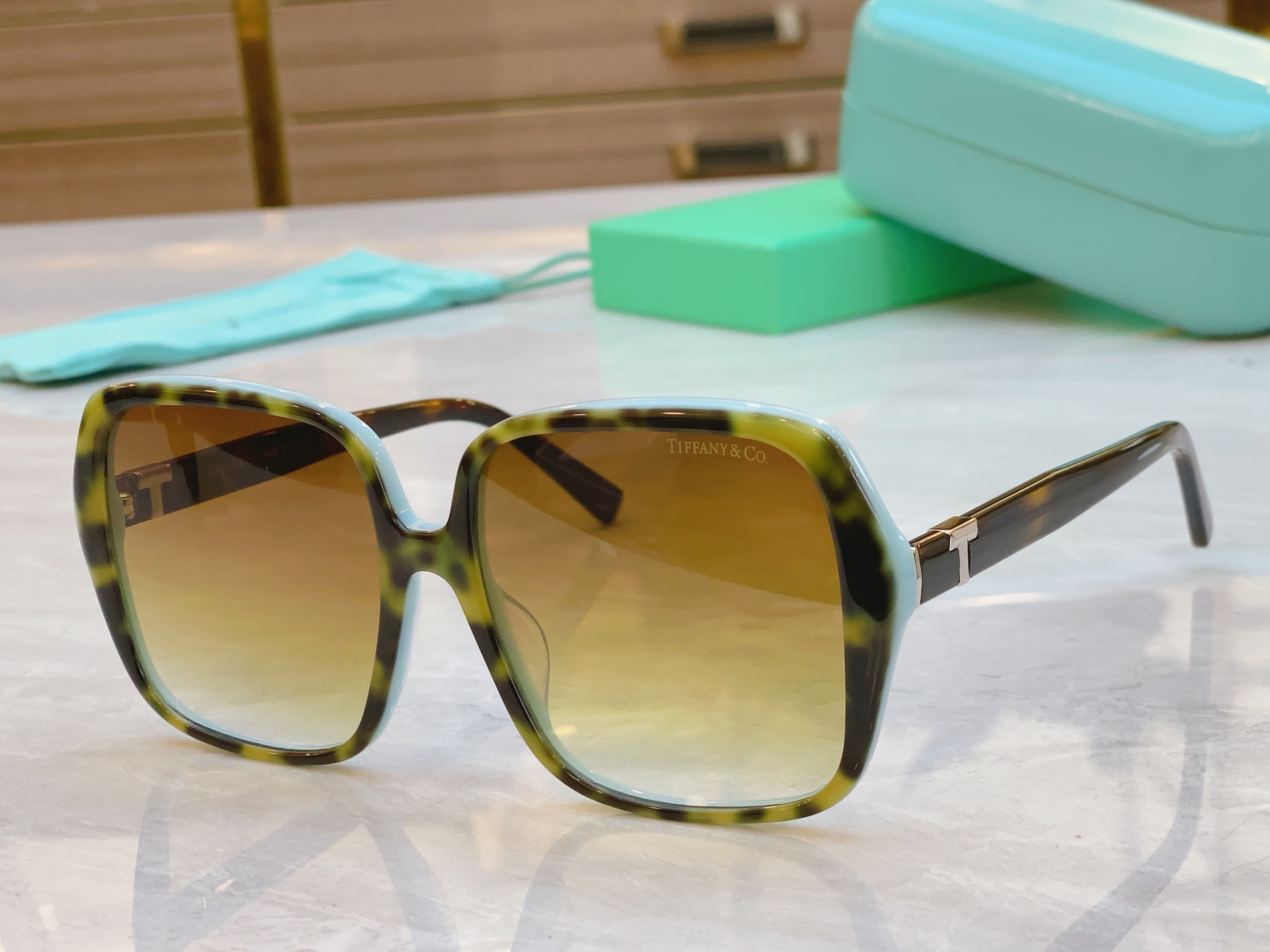 ，【Tiffany & Co.】蒂芙*尼新款太阳镜🕶️，Mod：TF4221D，Size：58口17-1