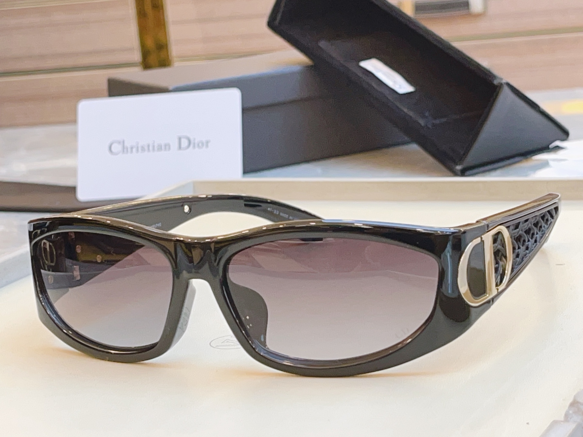 ，【DIO* 】迪*奥新款太阳镜🕶️，高版本✨，MODEL：VeryDior S3F，SIZE：61口1