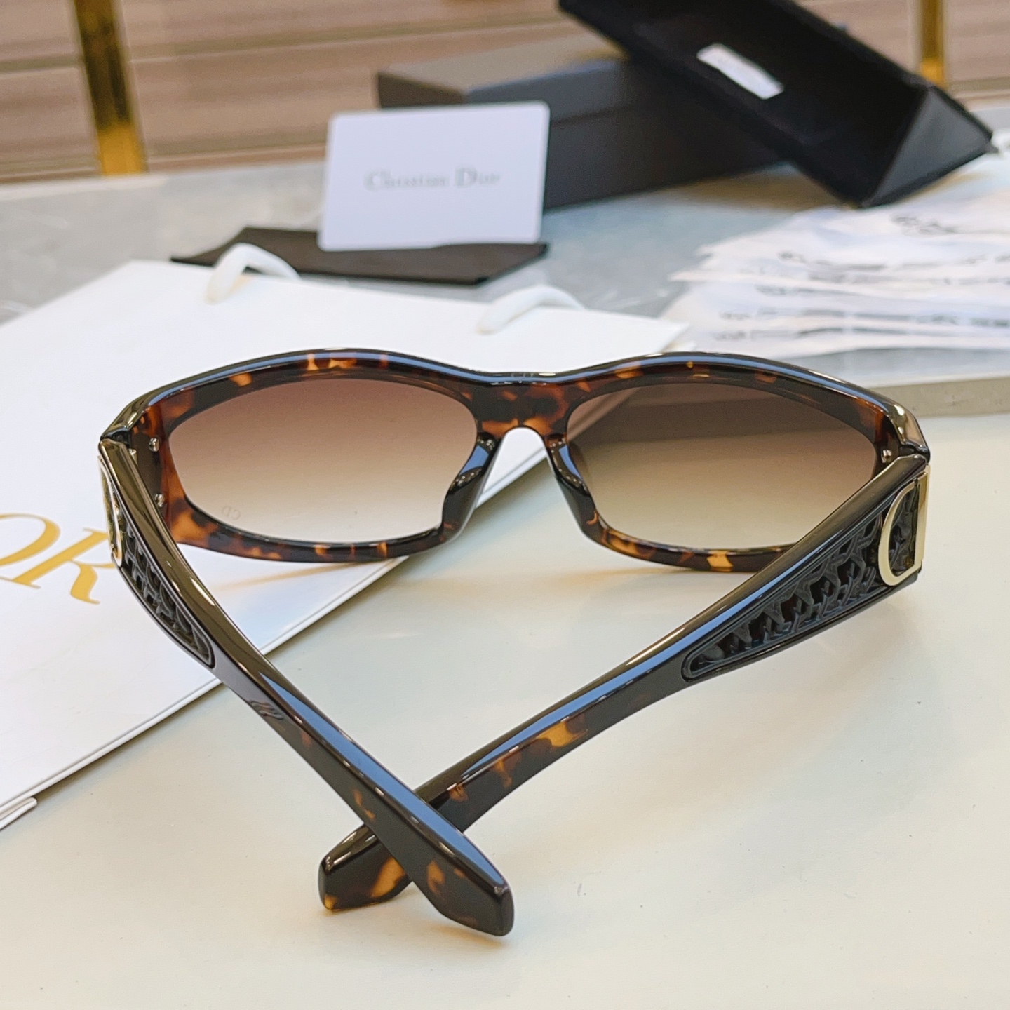 ，【DIO* 】迪*奥新款太阳镜🕶️，高版本✨，MODEL：VeryDior S3F，SIZE：61口1