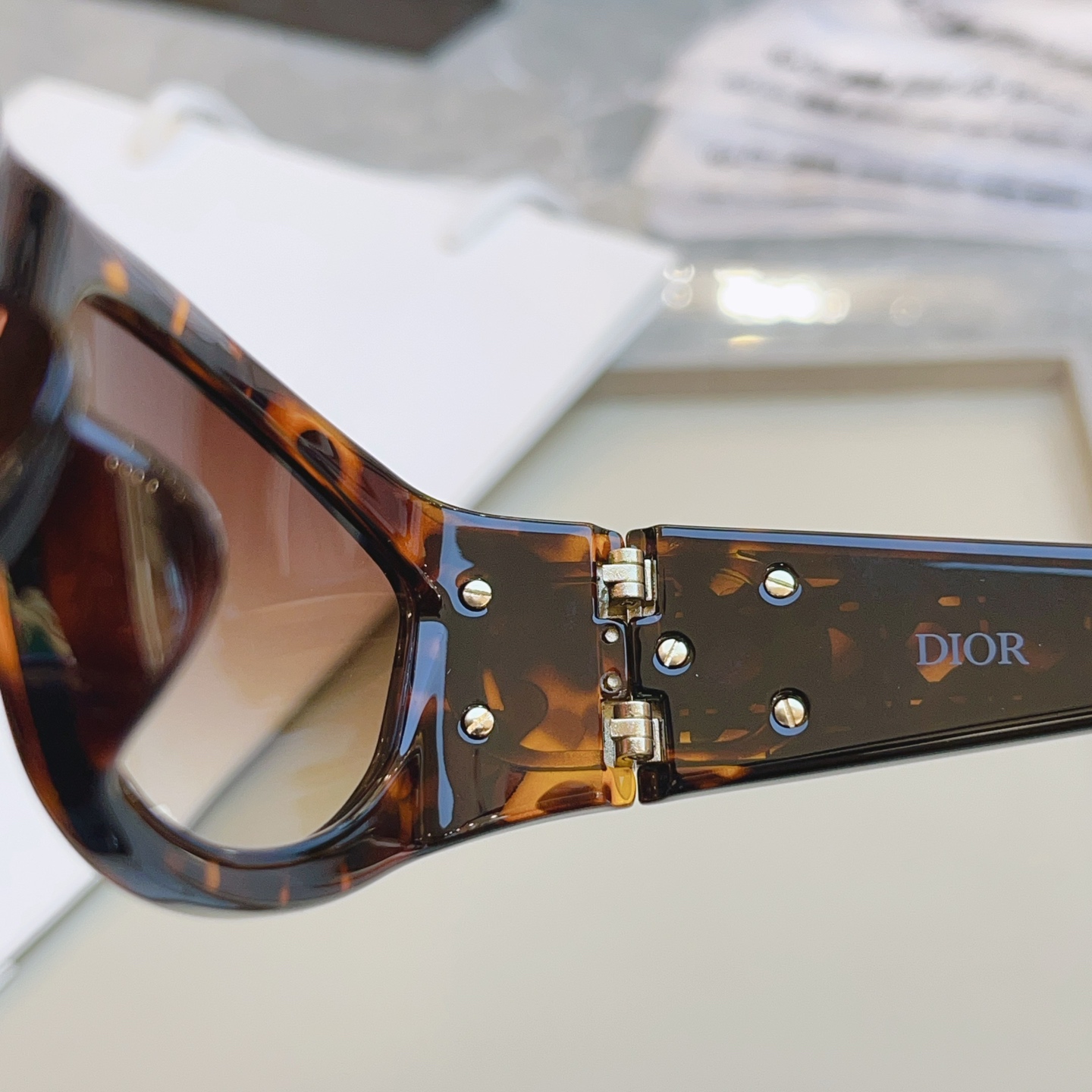 ，【DIO* 】迪*奥新款太阳镜🕶️，高版本✨，MODEL：VeryDior S3F，SIZE：61口1