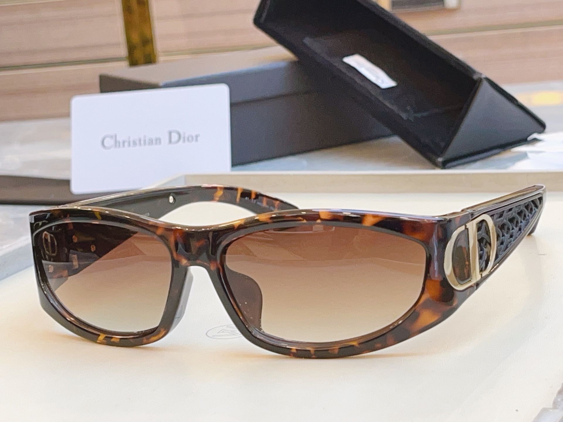 ，【DIO* 】迪*奥新款太阳镜🕶️，高版本✨，MODEL：VeryDior S3F，SIZE：61口1