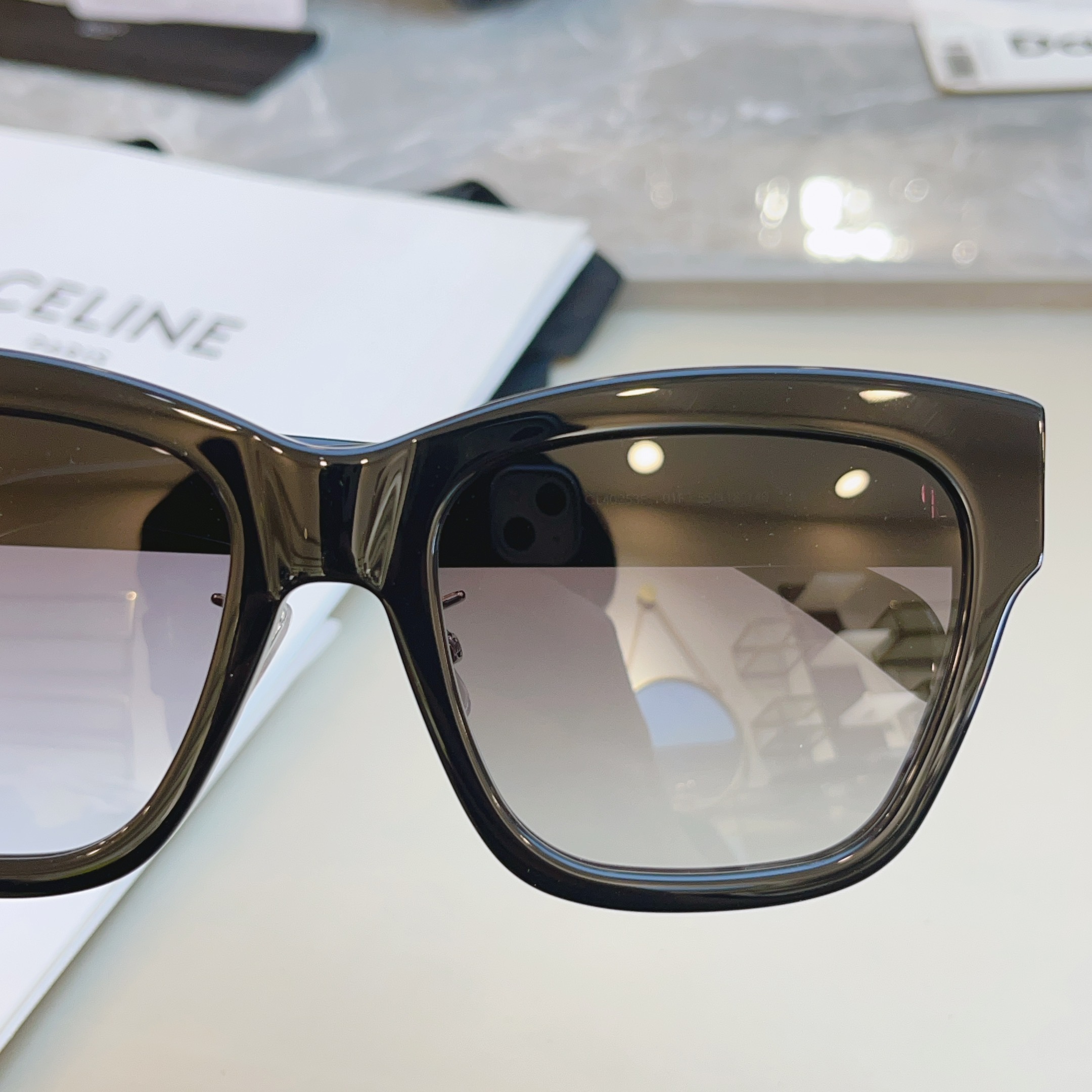 ，【CELIN*】赛*琳新款太阳镜， MODELCL40253F ，带鼻托款✨，SIZE 55口18-1