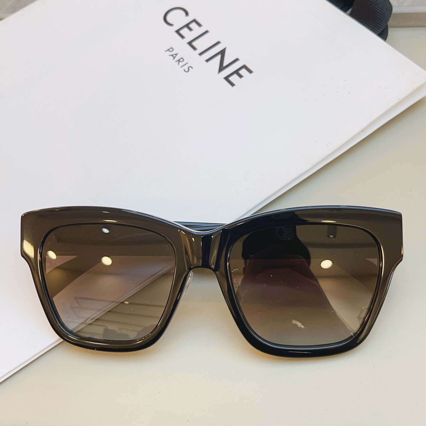 ，【CELIN*】赛*琳新款太阳镜， MODELCL40253F ，带鼻托款✨，SIZE 55口18-1