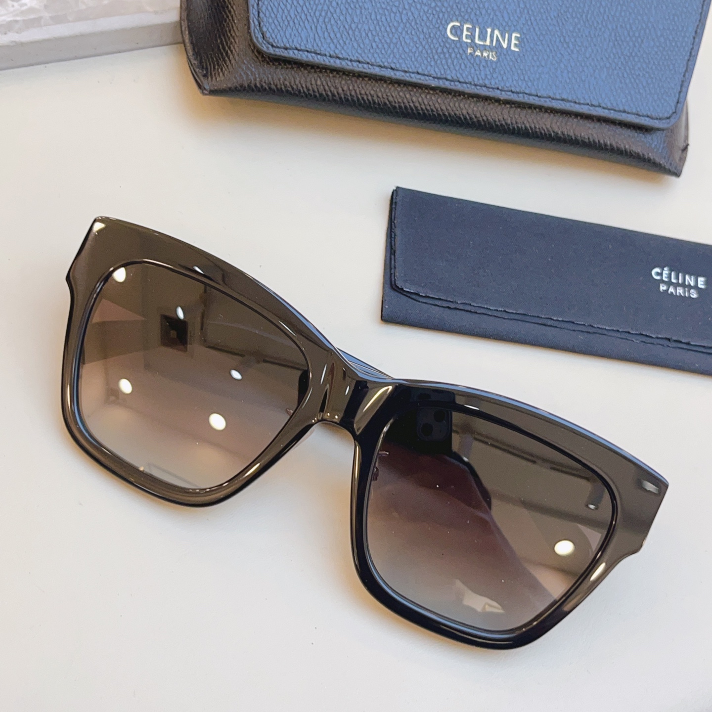 ，【CELIN*】赛*琳新款太阳镜， MODELCL40253F ，带鼻托款✨，SIZE 55口18-1