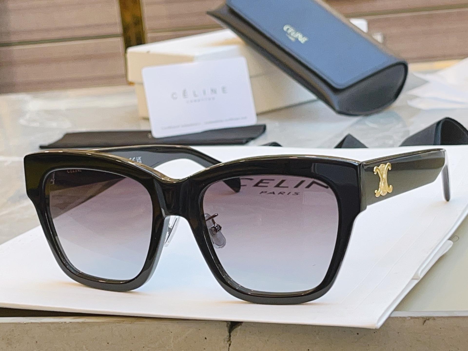 ，【CELIN*】赛*琳新款太阳镜， MODELCL40253F ，带鼻托款✨，SIZE 55口18-1