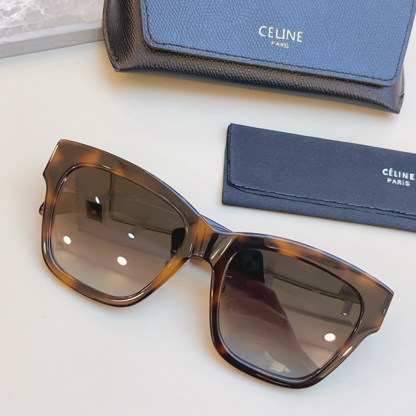 ，【CELIN*】赛*琳新款太阳镜， MODELCL40253F ，带鼻托款✨，SIZE 55口18-1