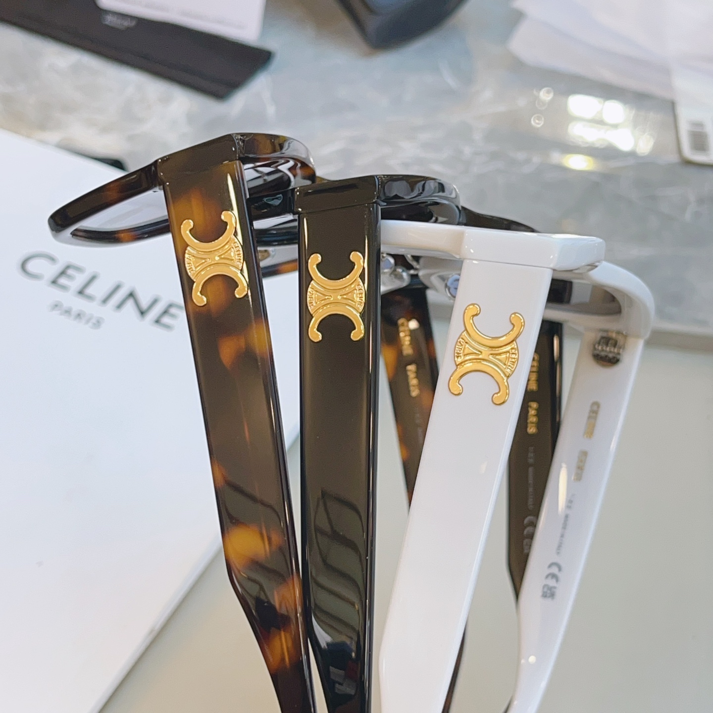 ，【CELIN*】赛*琳新款太阳镜， MODELCL40253F ，带鼻托款✨，SIZE 55口18-1