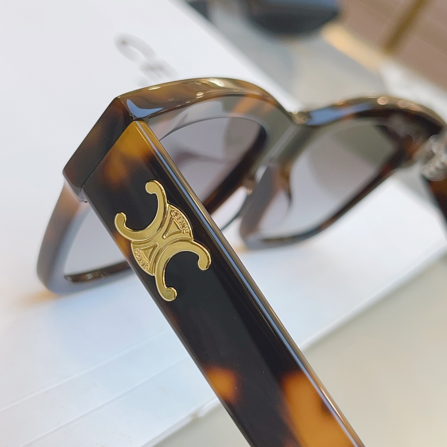 ，【CELIN*】赛*琳新款太阳镜， MODELCL40253I ，不带鼻托款✨，SIZE 55口18-
