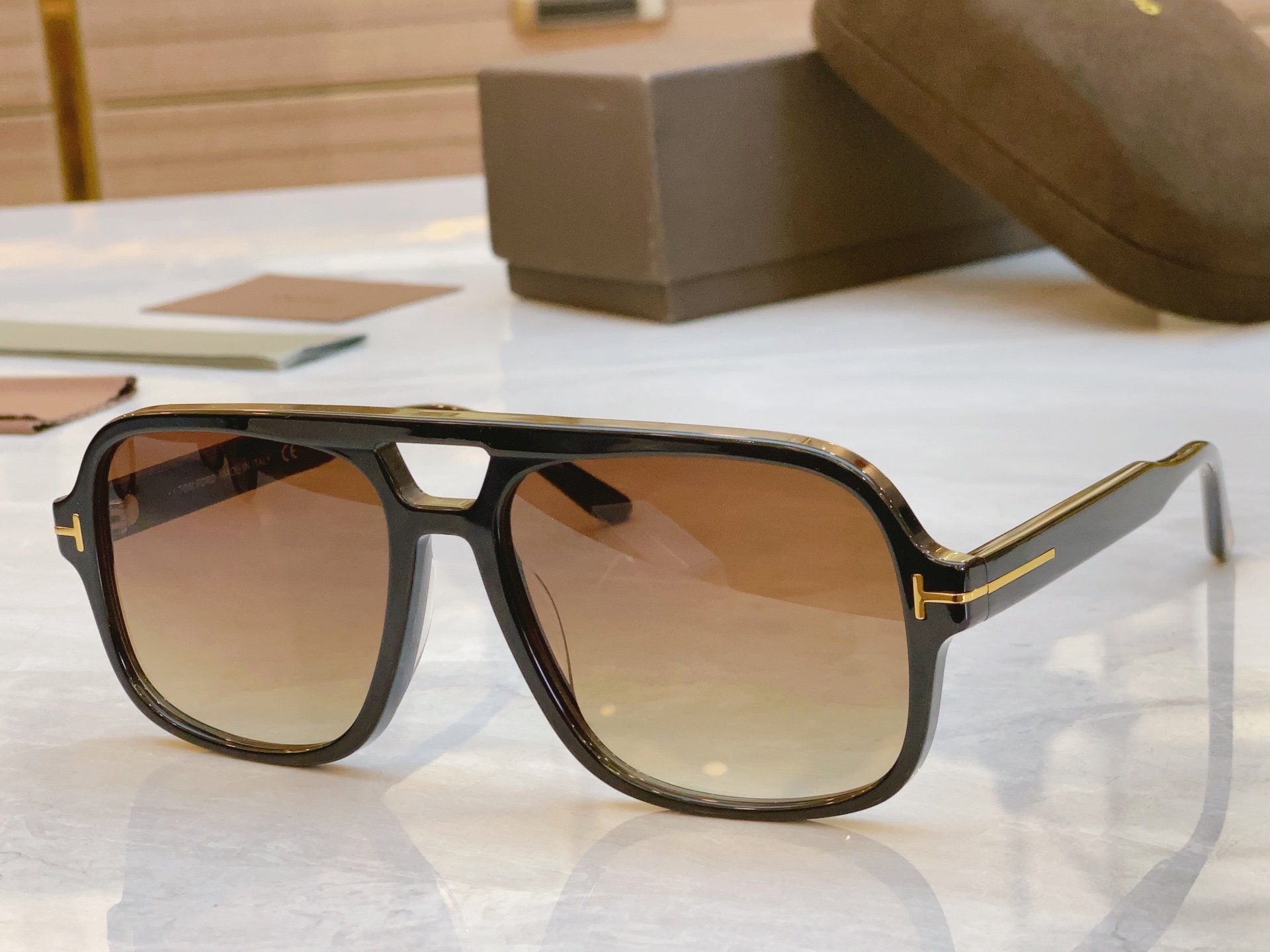 ，【TOM FOR*】汤姆*福特新款太阳镜🕶️，MODEL：TF  884，SIZE：60口18-140