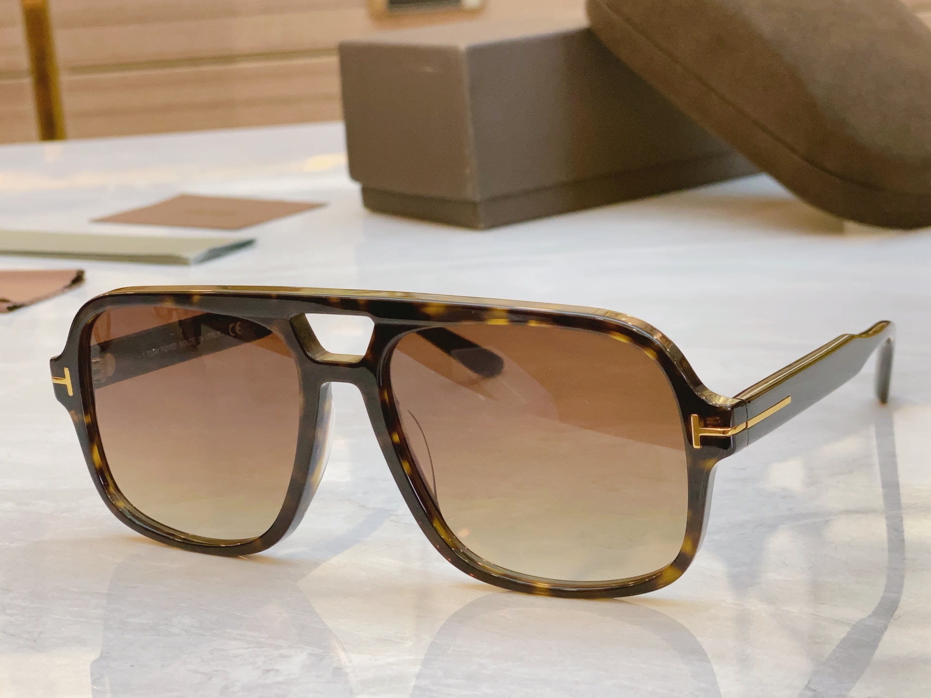 ，【TOM FOR*】汤姆*福特新款太阳镜🕶️，MODEL：TF  884，SIZE：60口18-140
