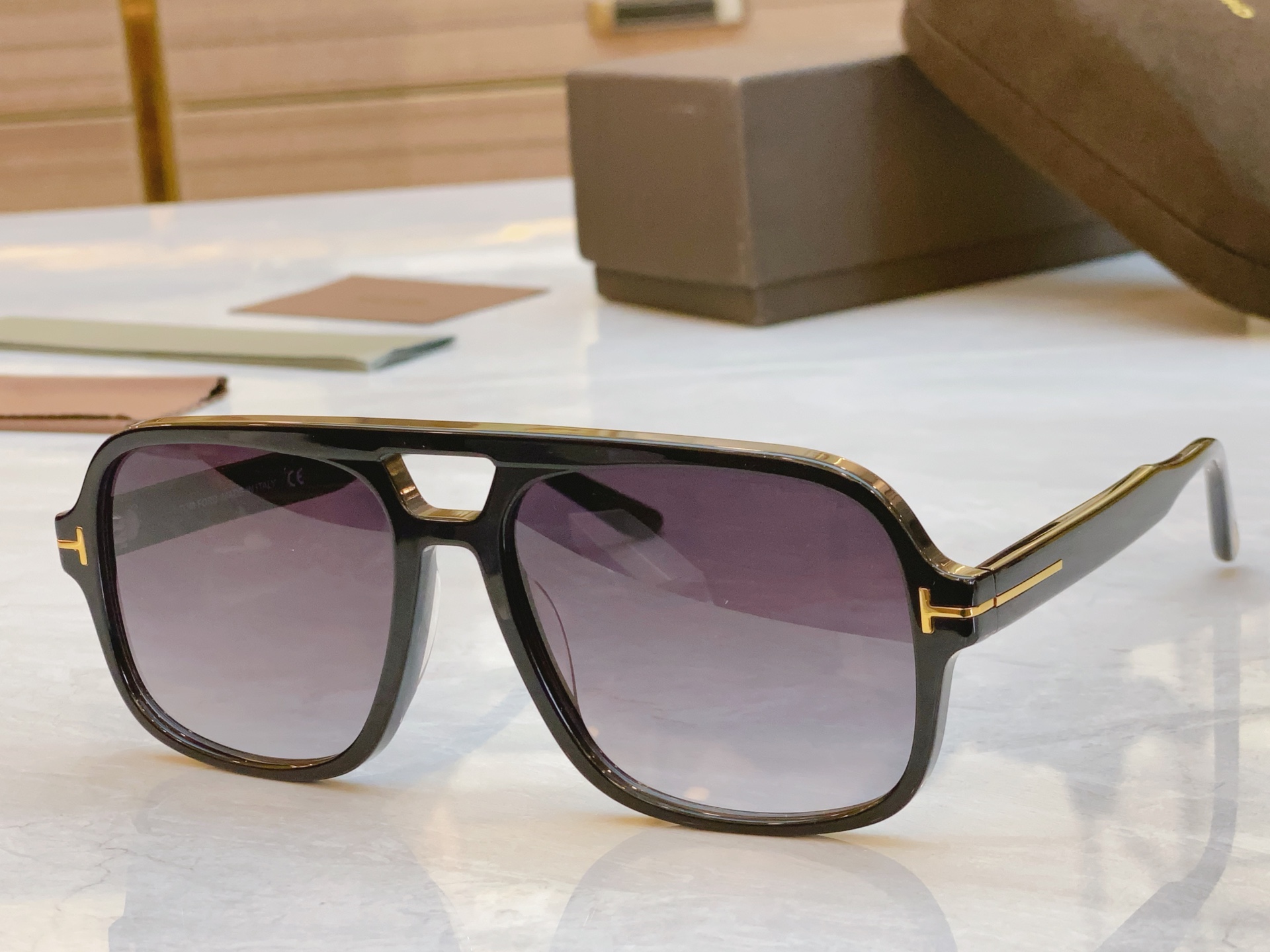 ，【TOM FOR*】汤姆*福特新款太阳镜🕶️，MODEL：TF  884，SIZE：60口18-140