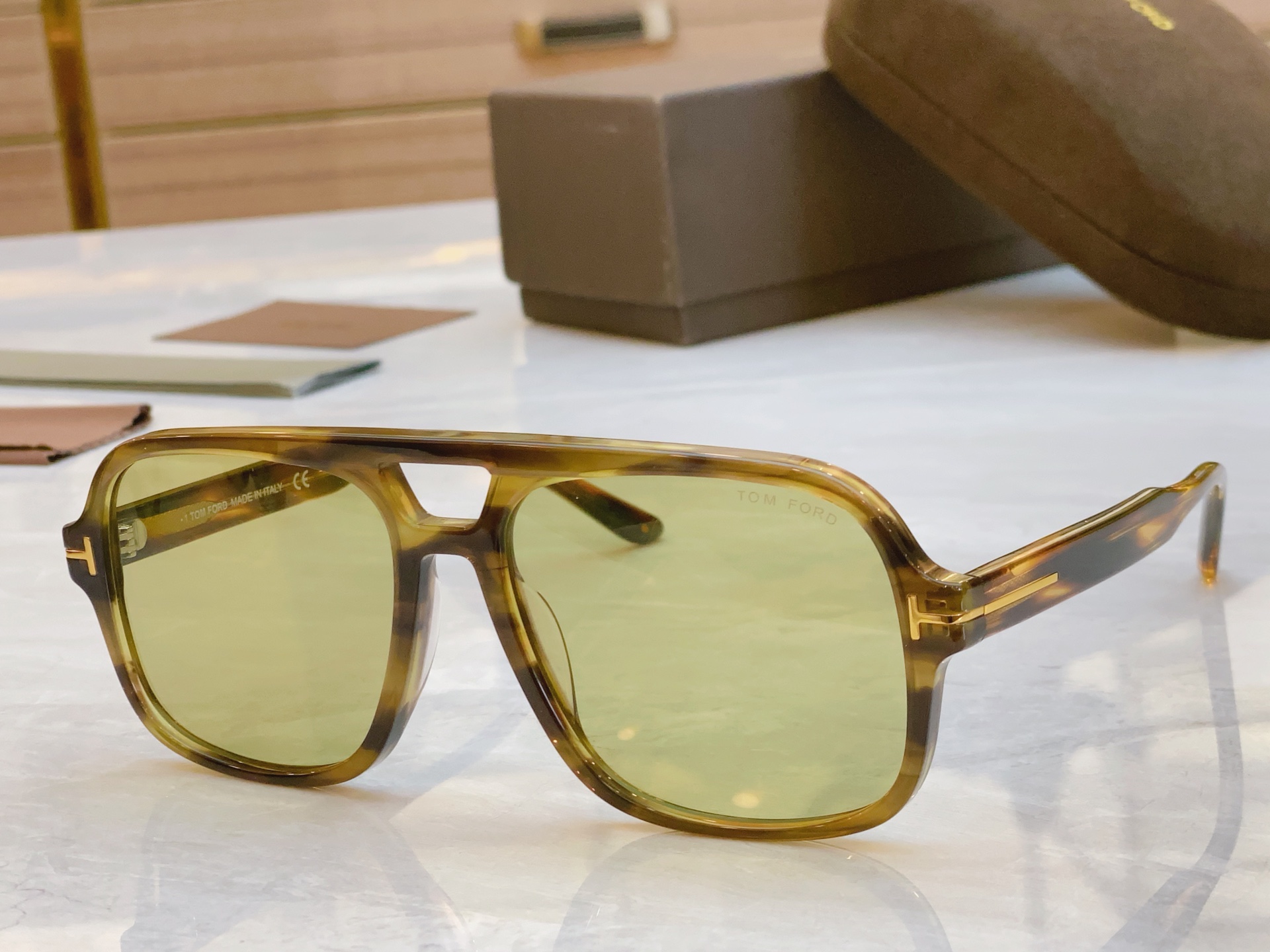 ，【TOM FOR*】汤姆*福特新款太阳镜🕶️，MODEL：TF  884，SIZE：60口18-140