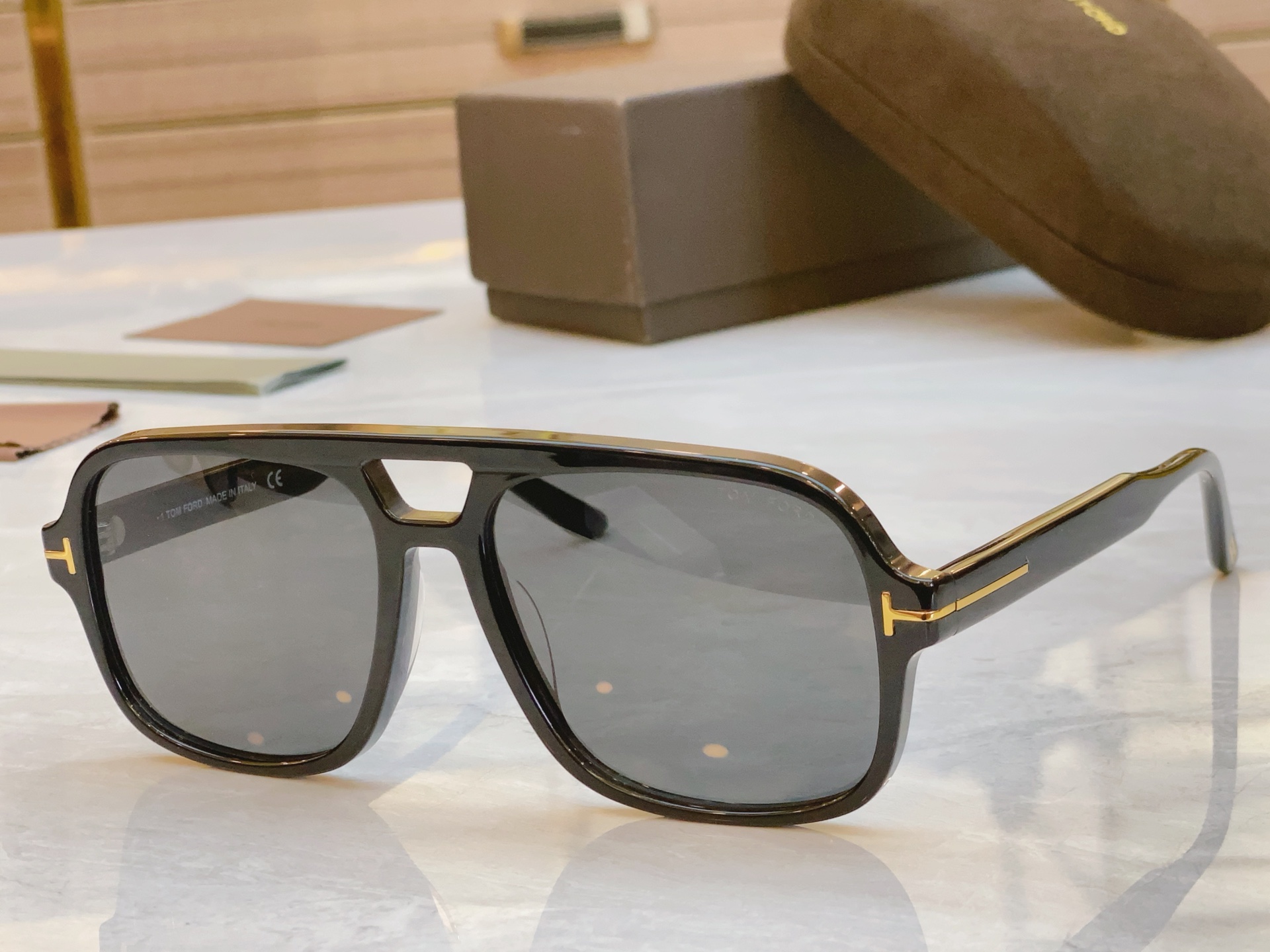 ，【TOM FOR*】汤姆*福特新款太阳镜🕶️，MODEL：TF  884，SIZE：60口18-140