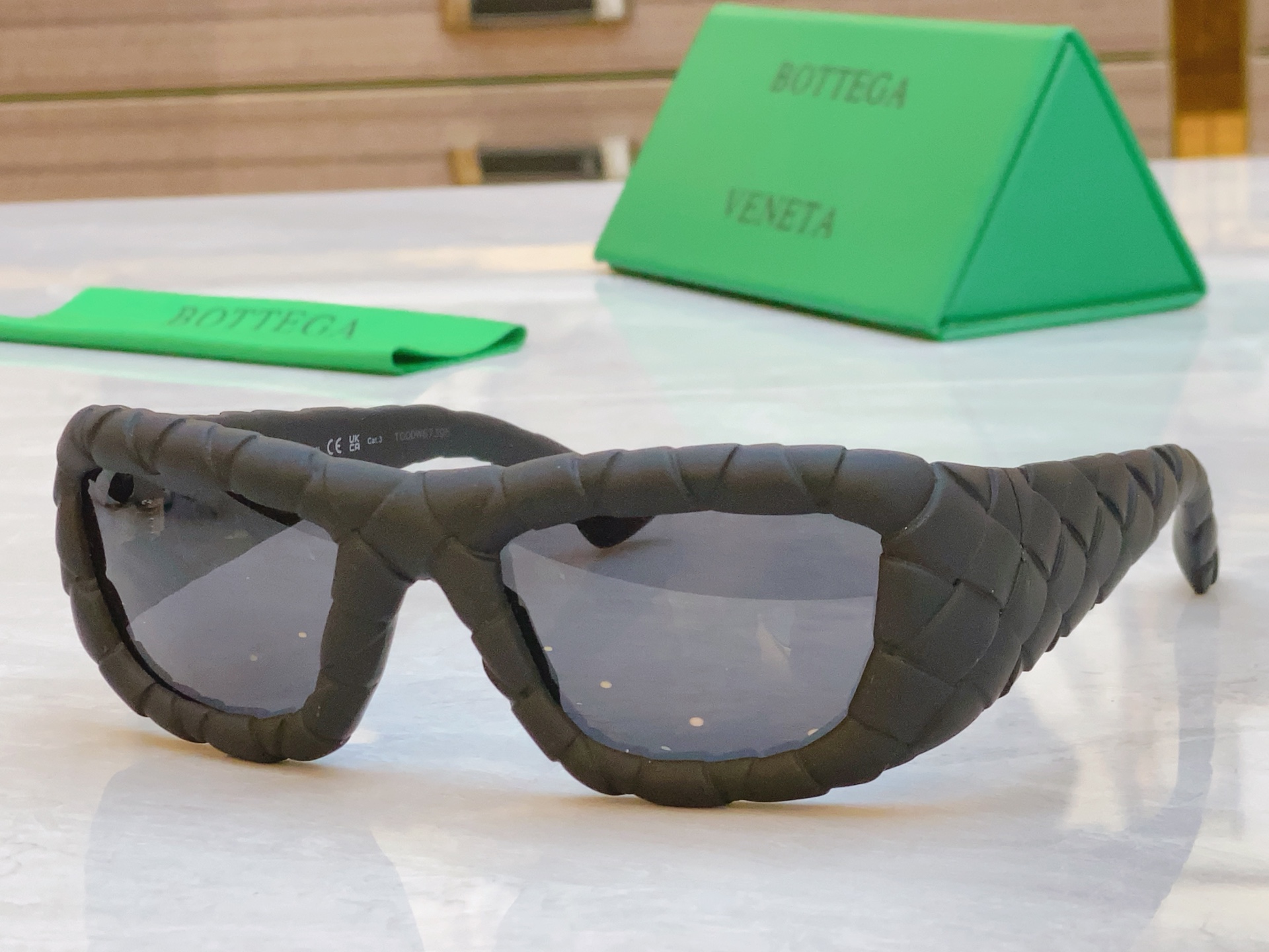 ，【BOTTEGA VENET*】宝缇*嘉新款太阳镜，MODEL：BV1303S，SIZE：56口19-