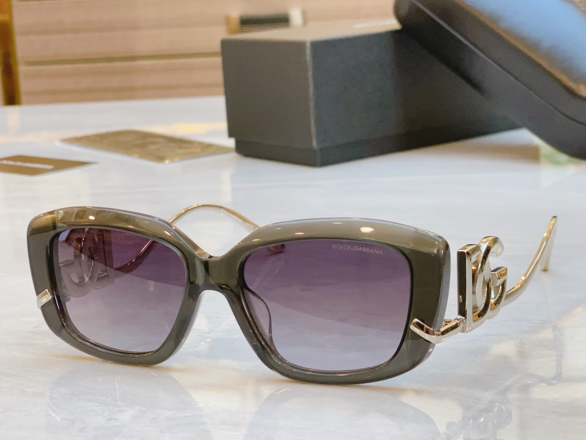 ，【DOLCE & GABBAN*】D*G新款太阳镜，MODEL：DG6697，SIZE：53口17-1