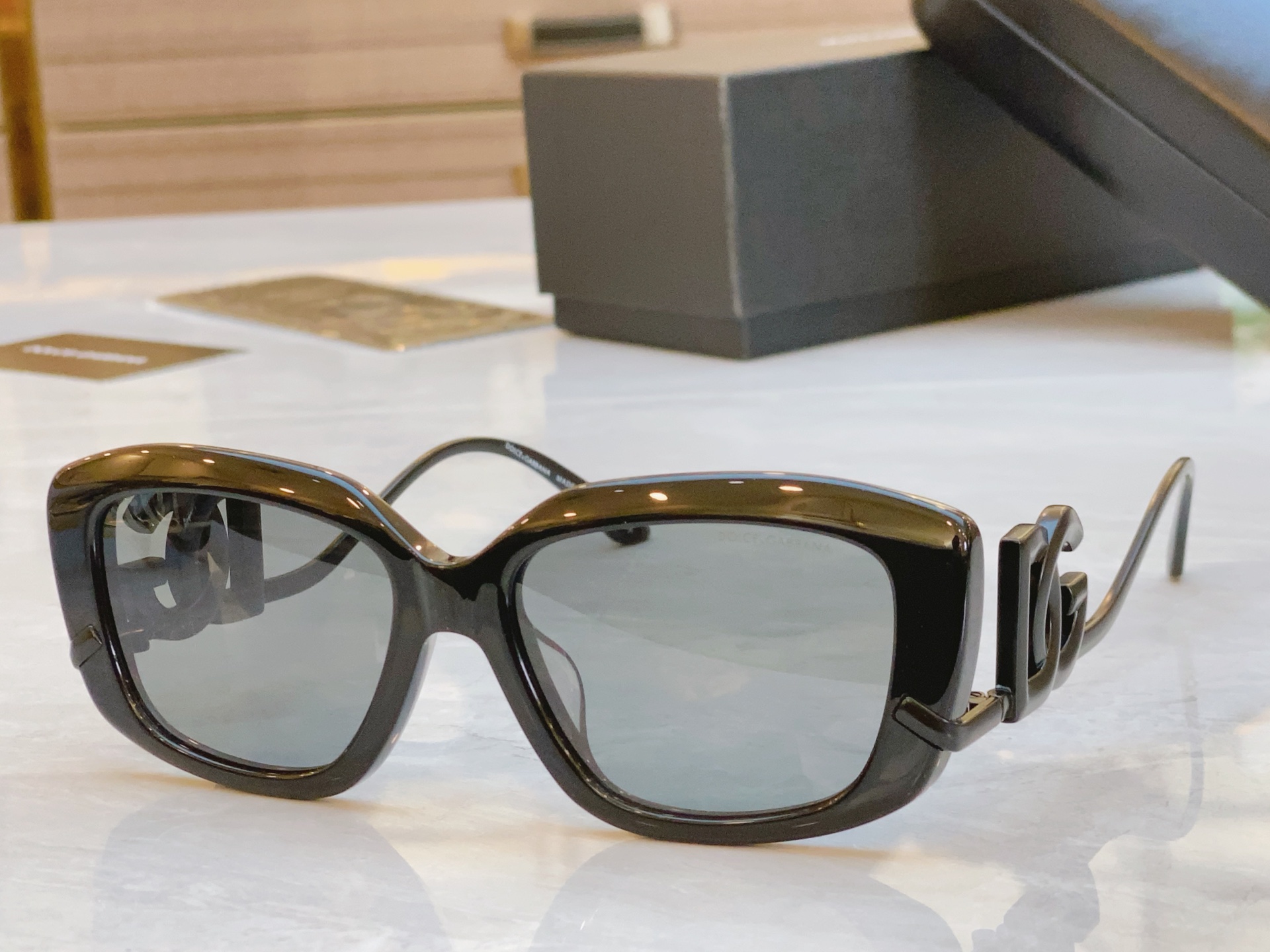 ，【DOLCE & GABBAN*】D*G新款太阳镜，MODEL：DG6697，SIZE：53口17-1