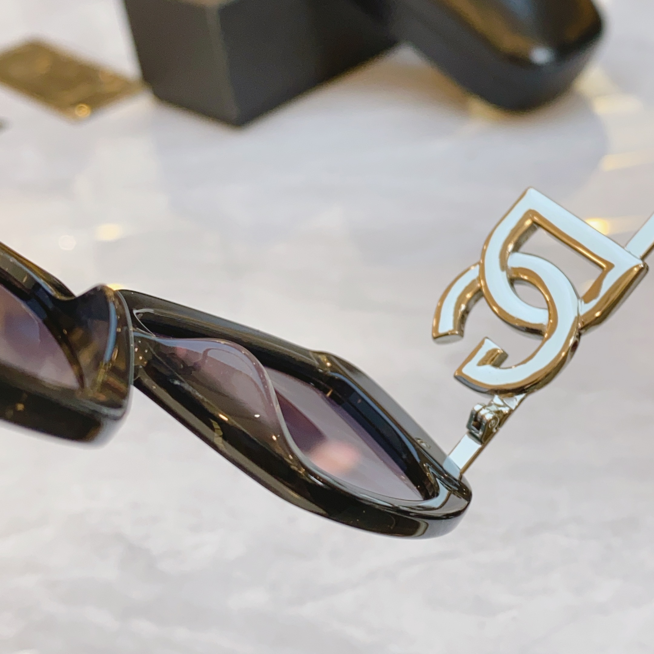 ，【DOLCE & GABBAN*】D*G新款太阳镜，MODEL：DG6697，SIZE：53口17-1