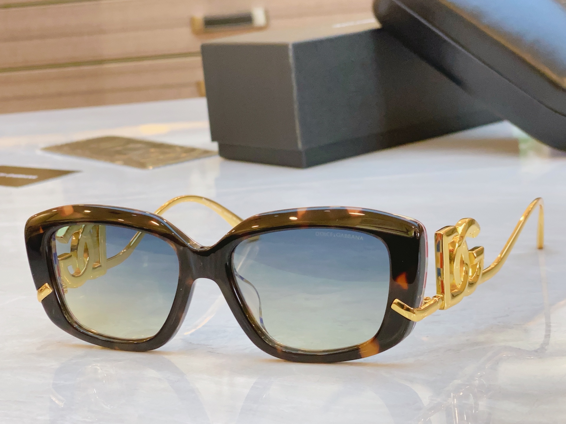 ，【DOLCE & GABBAN*】D*G新款太阳镜，MODEL：DG6697，SIZE：53口17-1
