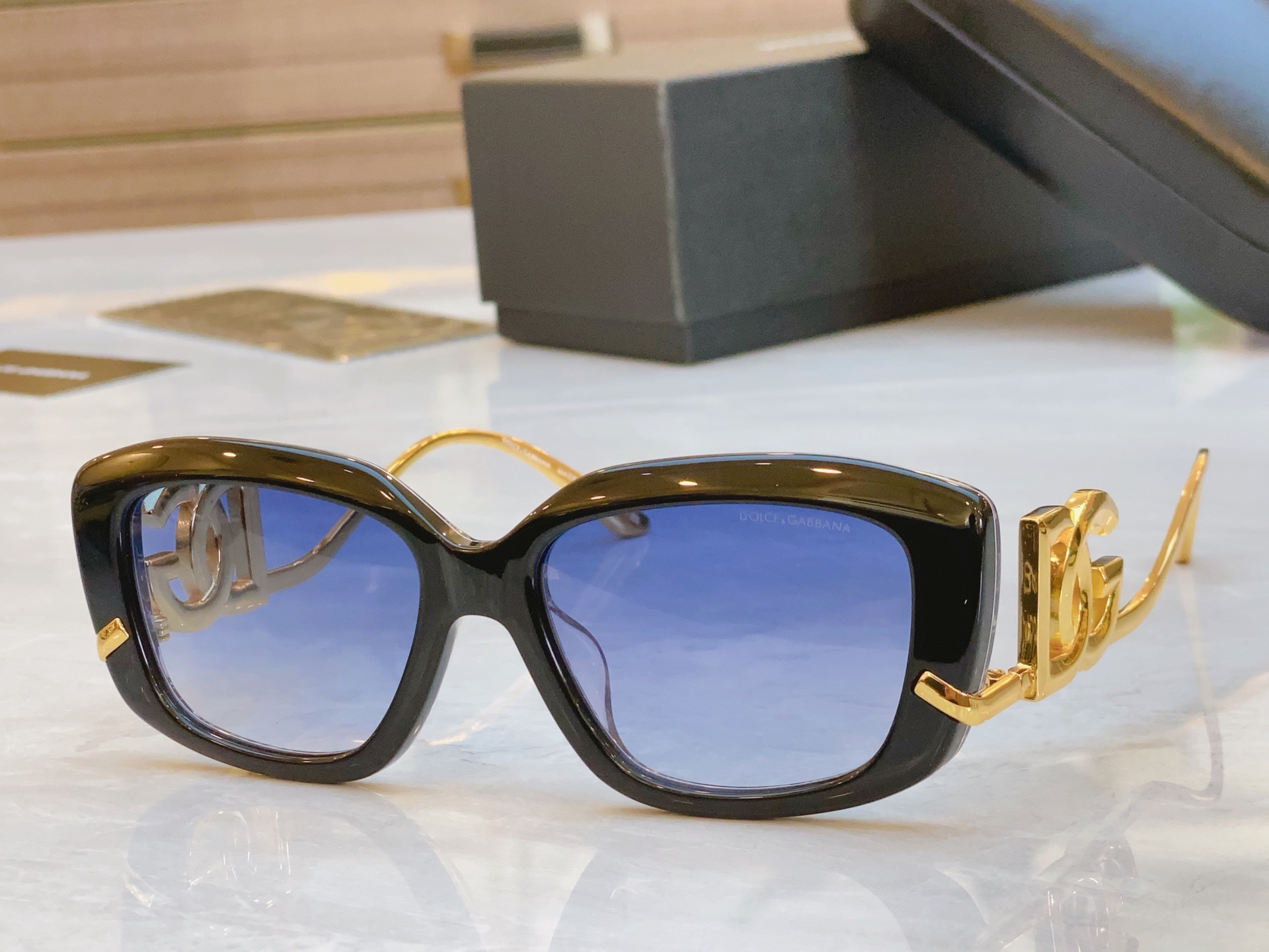 ，【DOLCE & GABBAN*】D*G新款太阳镜，MODEL：DG6697，SIZE：53口17-1