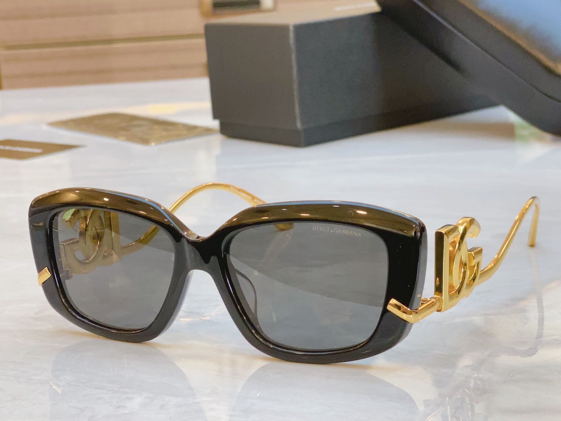，【DOLCE & GABBAN*】D*G新款太阳镜，MODEL：DG6697，SIZE：53口17-1