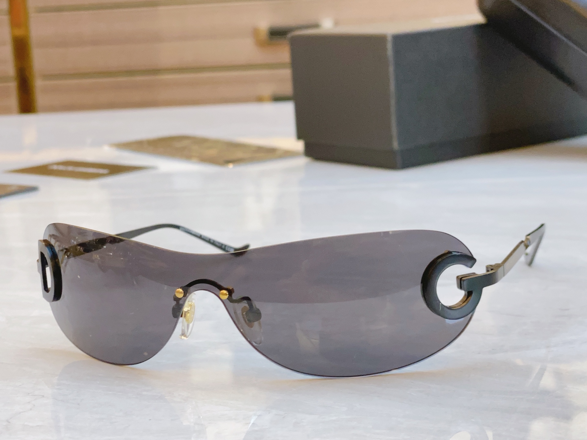 ，【DOLCE & GABBAN*】D*G新款太阳镜，MODEL：DG2308，SIZE：143口0-1