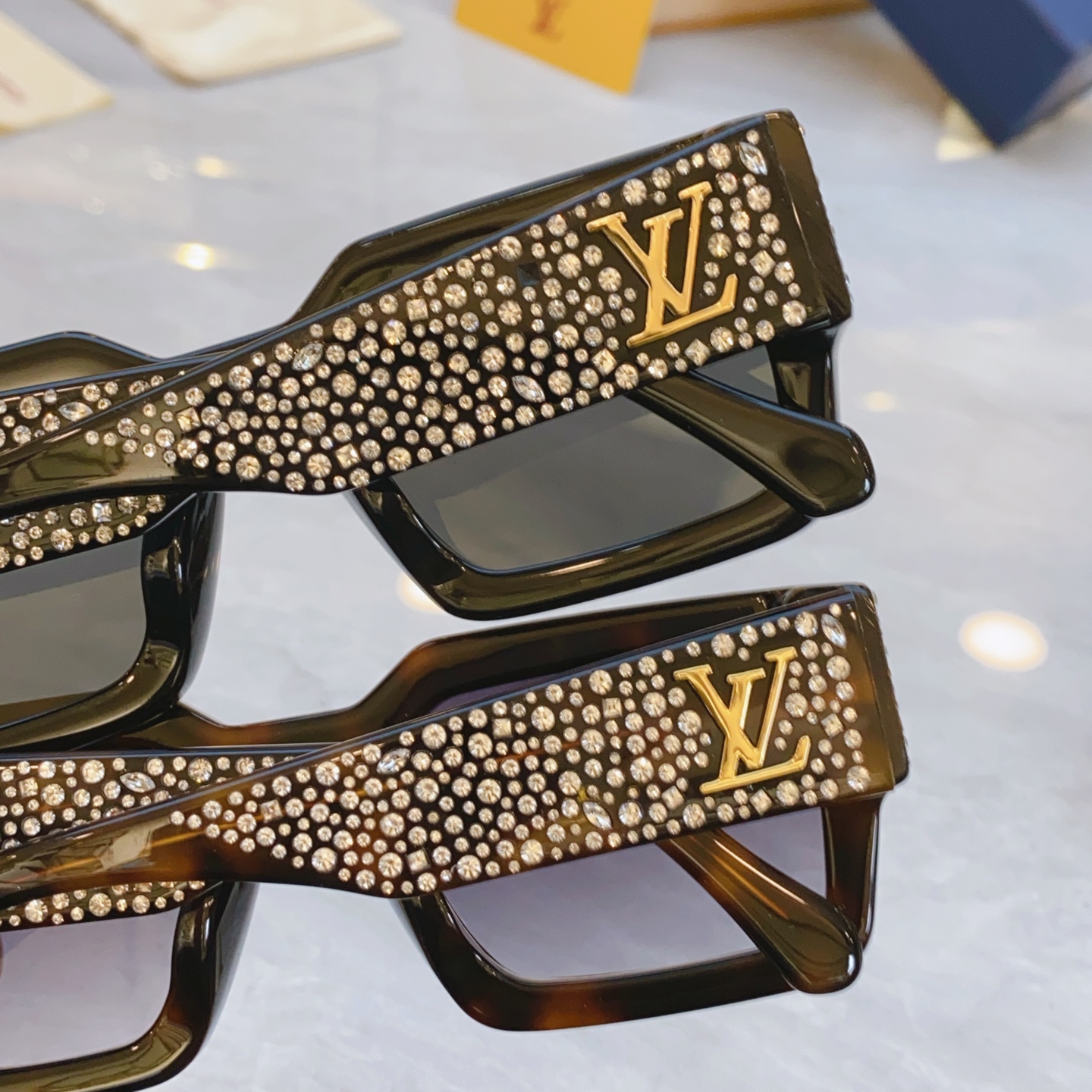 ，【LOUIS VUITTO*】路易*威登新款太阳镜，MODEL：Z2396，SIZE：54口22-14