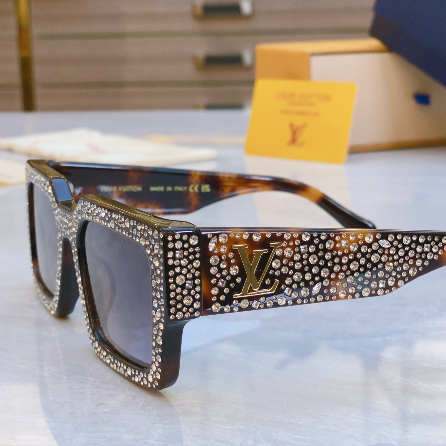 ，【LOUIS VUITTO*】路易*威登新款太阳镜，MODEL：Z2396，SIZE：54口22-14