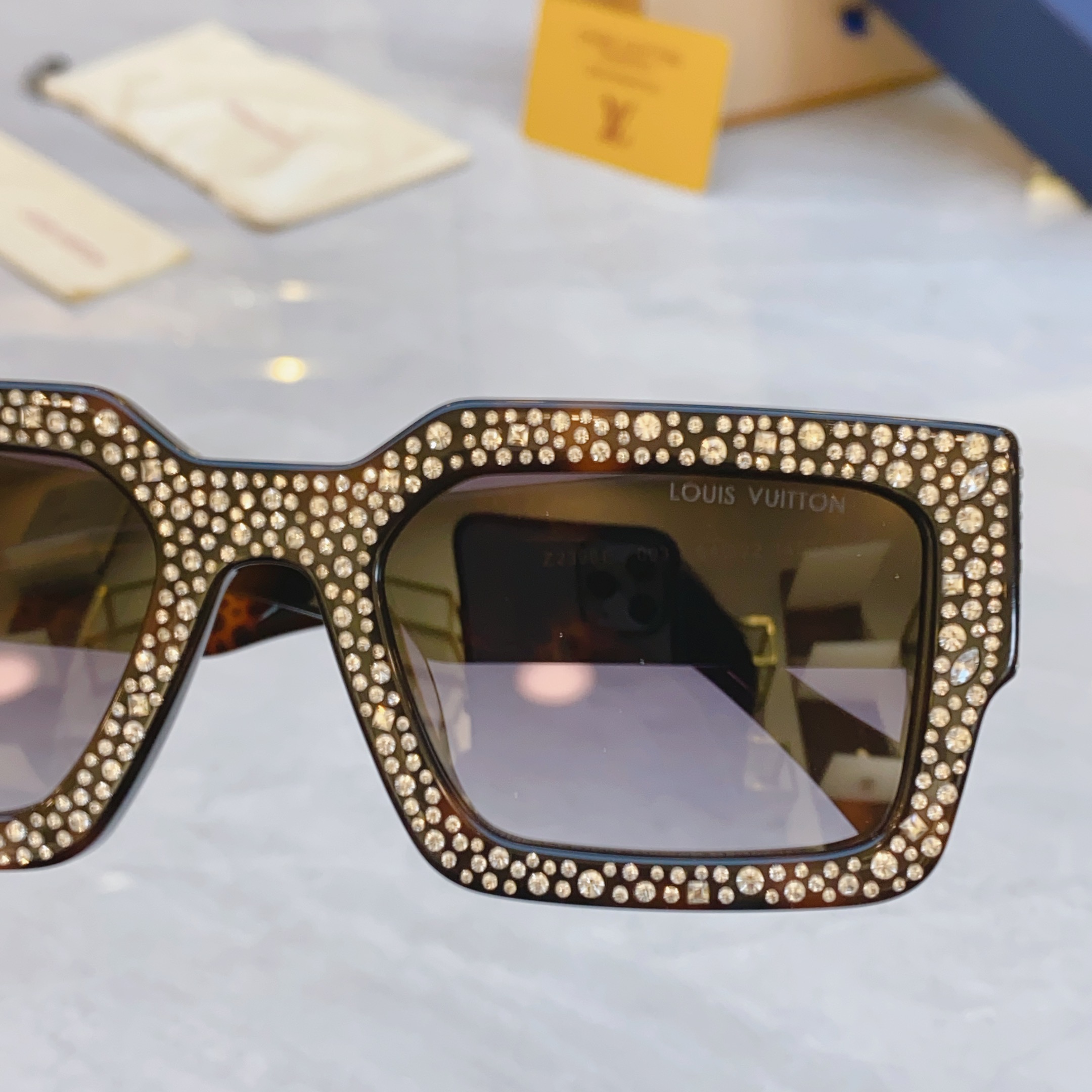 ，【LOUIS VUITTO*】路易*威登新款太阳镜，MODEL：Z2396，SIZE：54口22-14