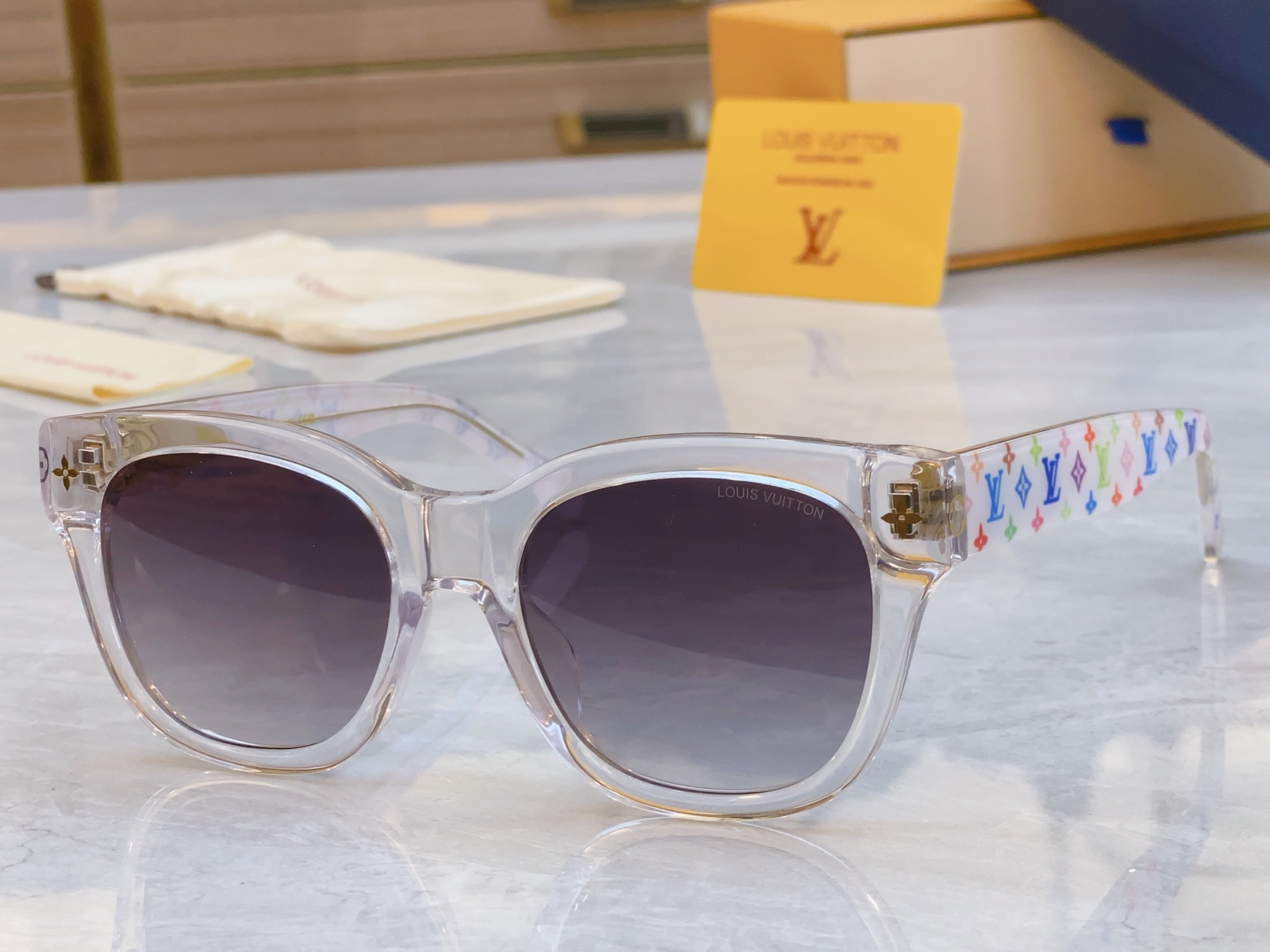 ，【LOUIS VUITTO*】路易*威登新款太阳镜，MODEL：Z2725U，SIZE：54口20-1