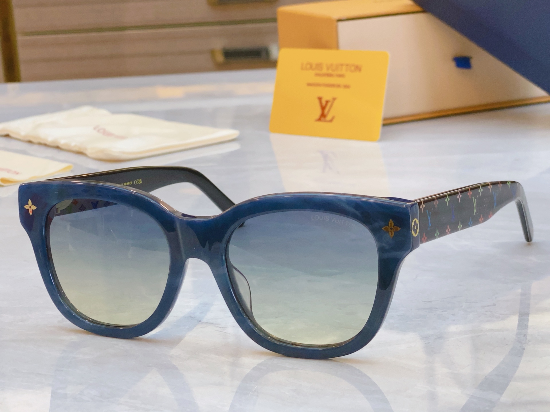 ，【LOUIS VUITTO*】路易*威登新款太阳镜，MODEL：Z2725U，SIZE：54口20-1