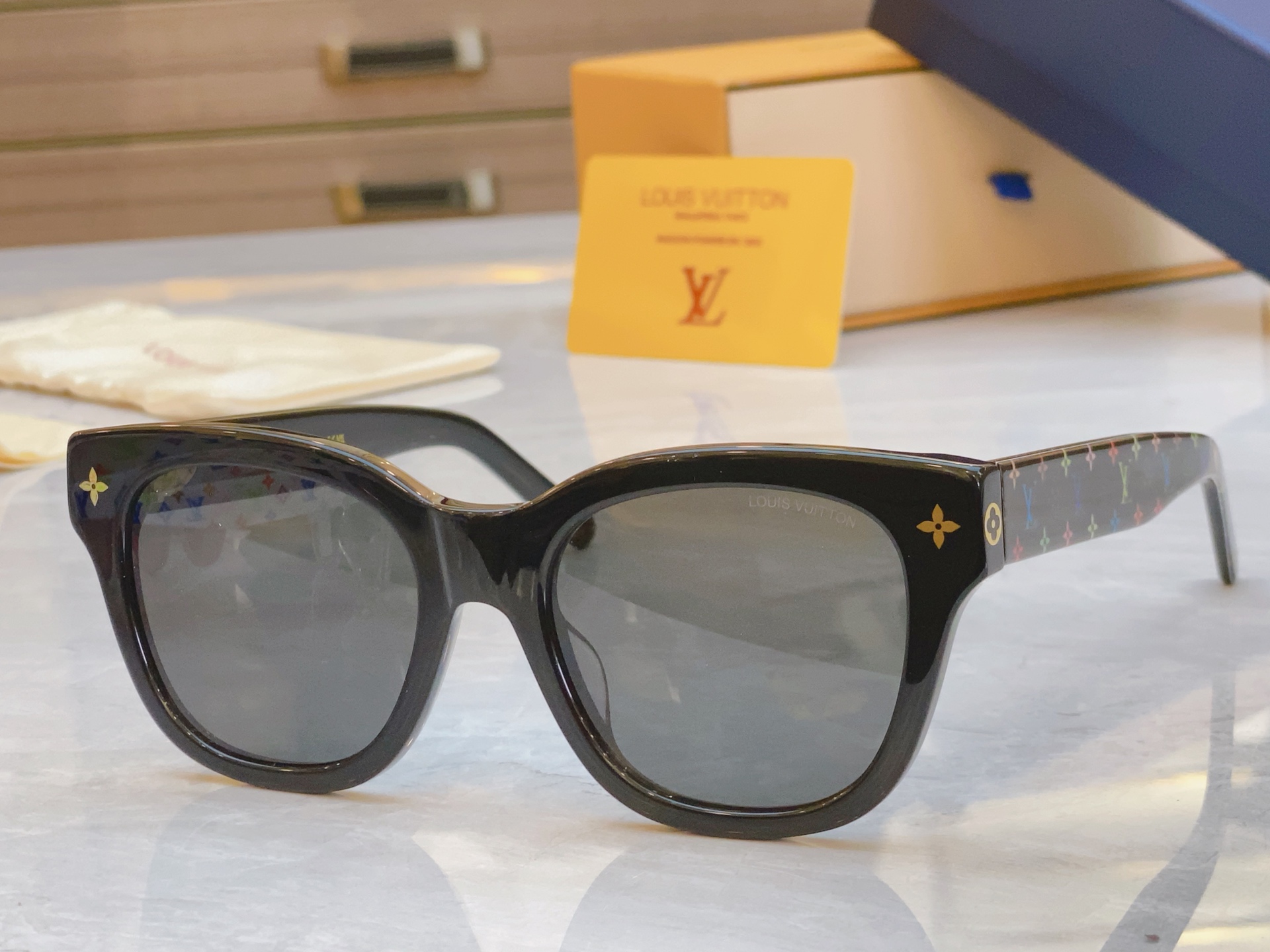 ，【LOUIS VUITTO*】路易*威登新款太阳镜，MODEL：Z2725U，SIZE：54口20-1